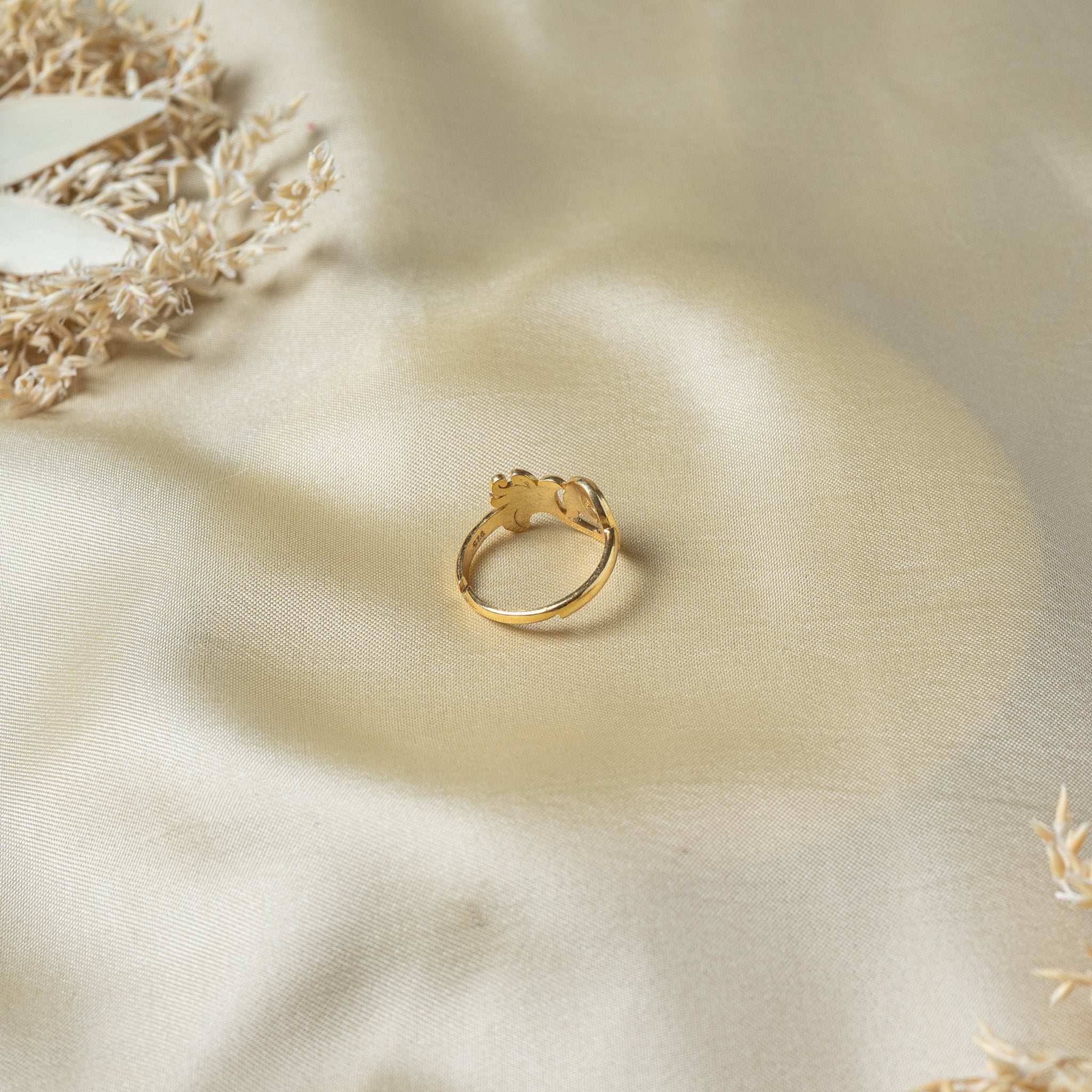 Reverse of the jaali ring, the 925 stamp inside the band and the cut that lets it adjust