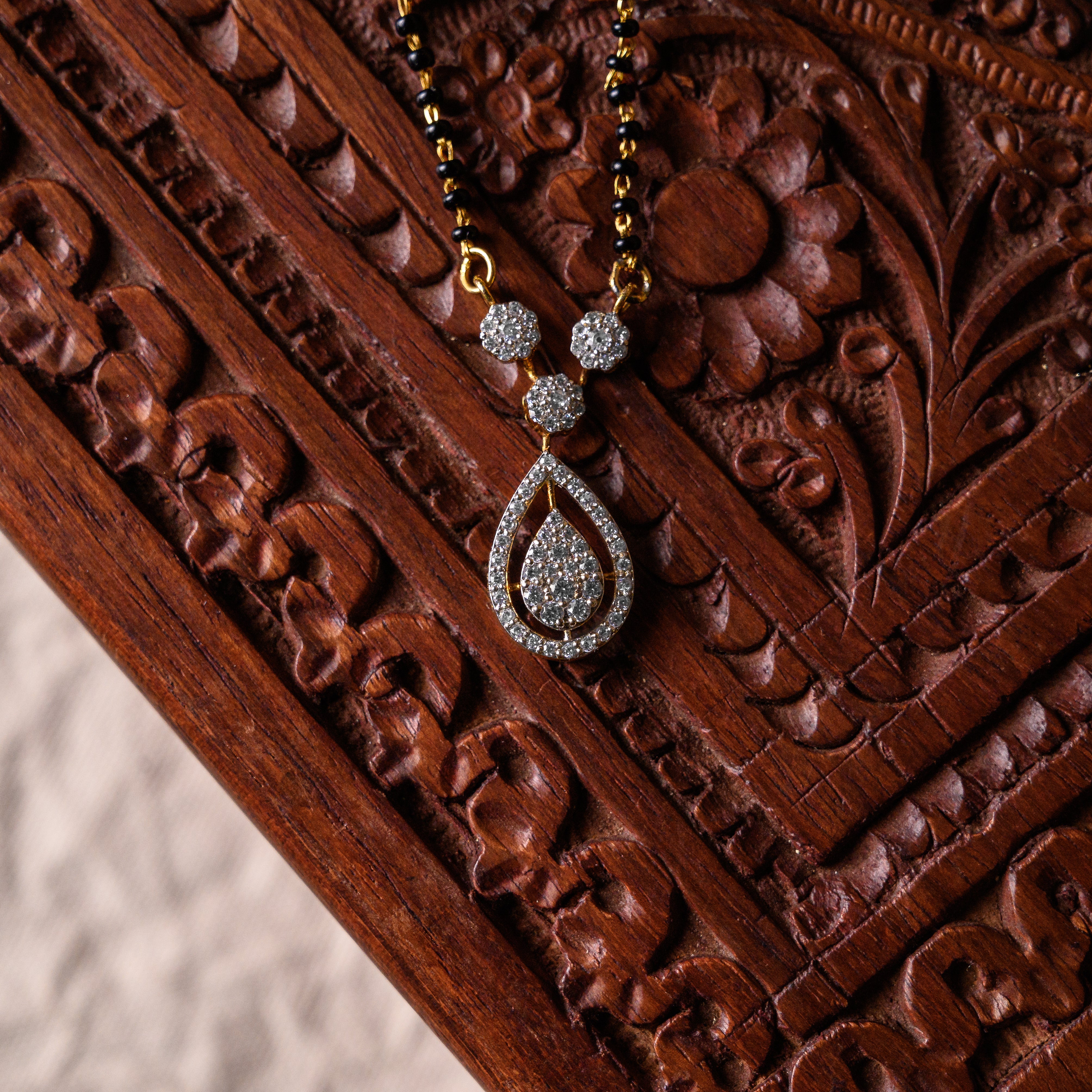 Noir Lumière Polki Mangalsutra