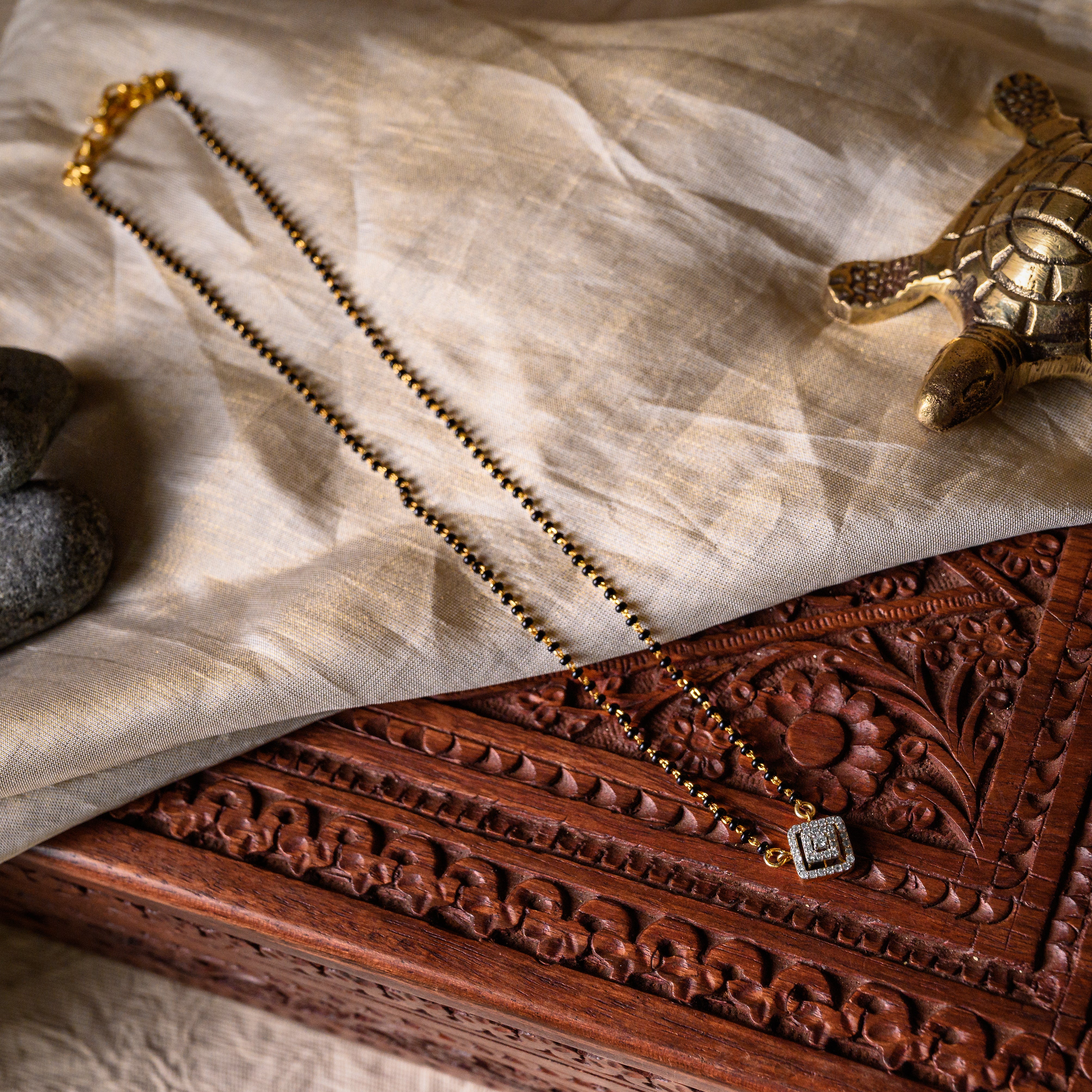 Onyx Glow Polki Pendant Mala