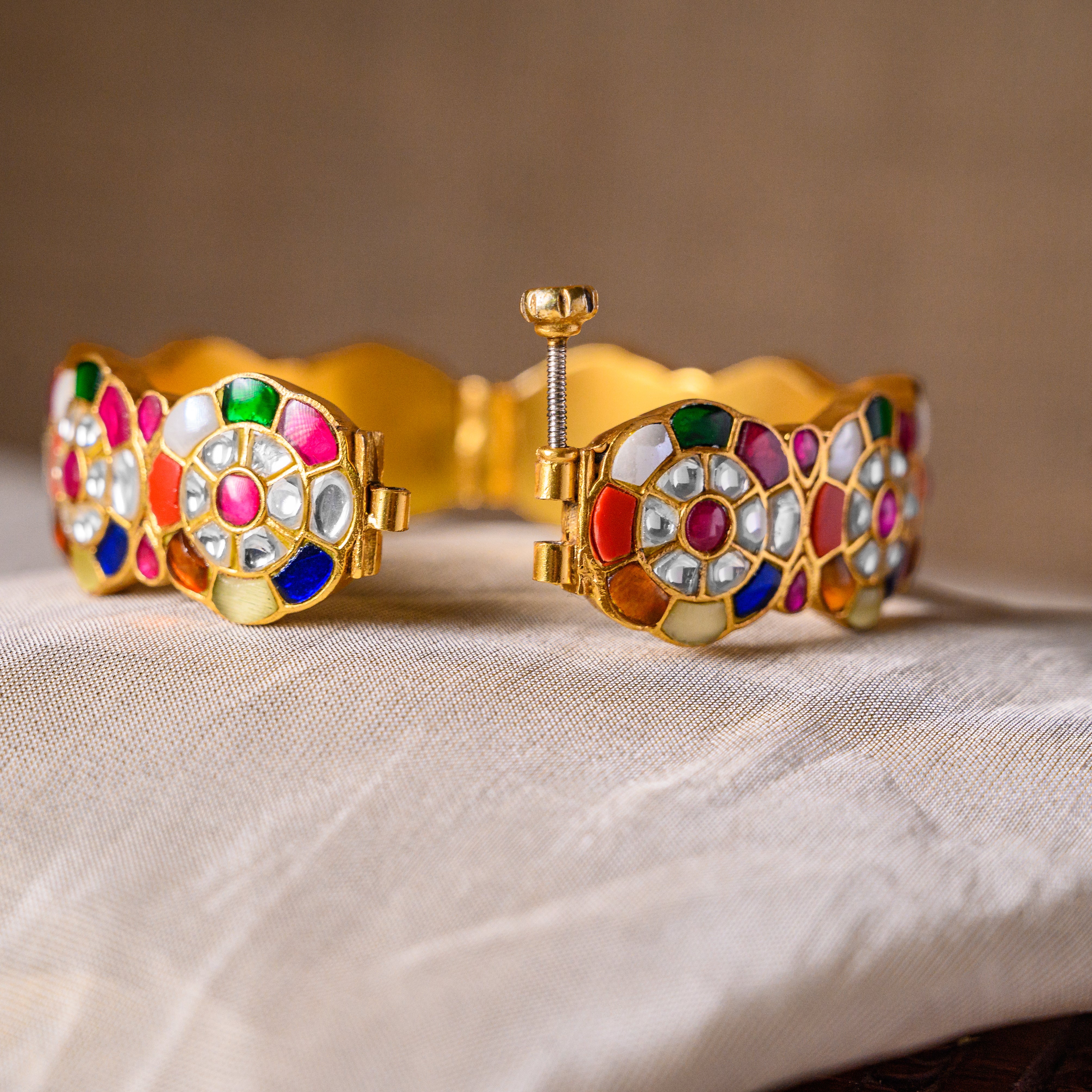 Navratan Aura Kundan Bangle