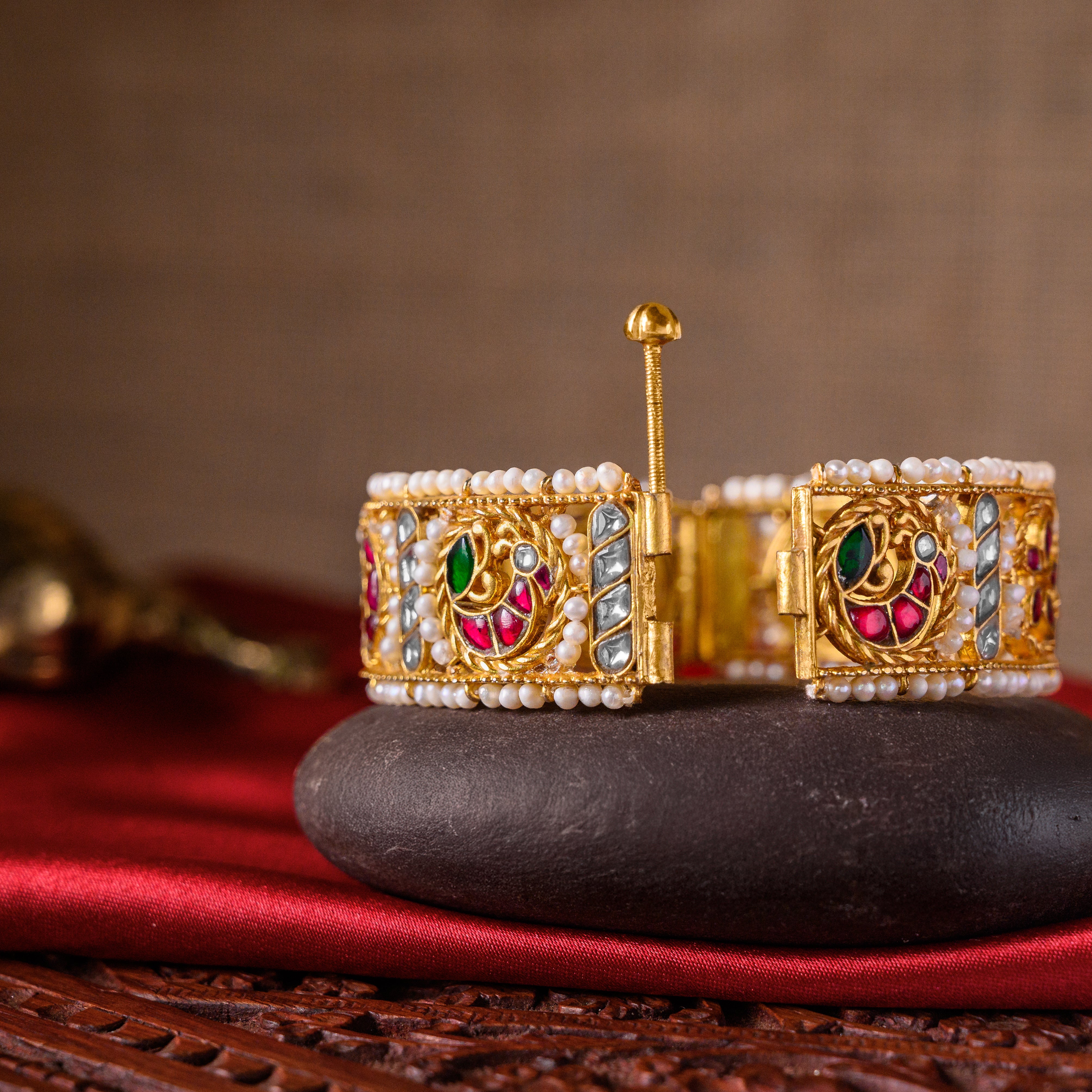 Kavya Kundan Bangle