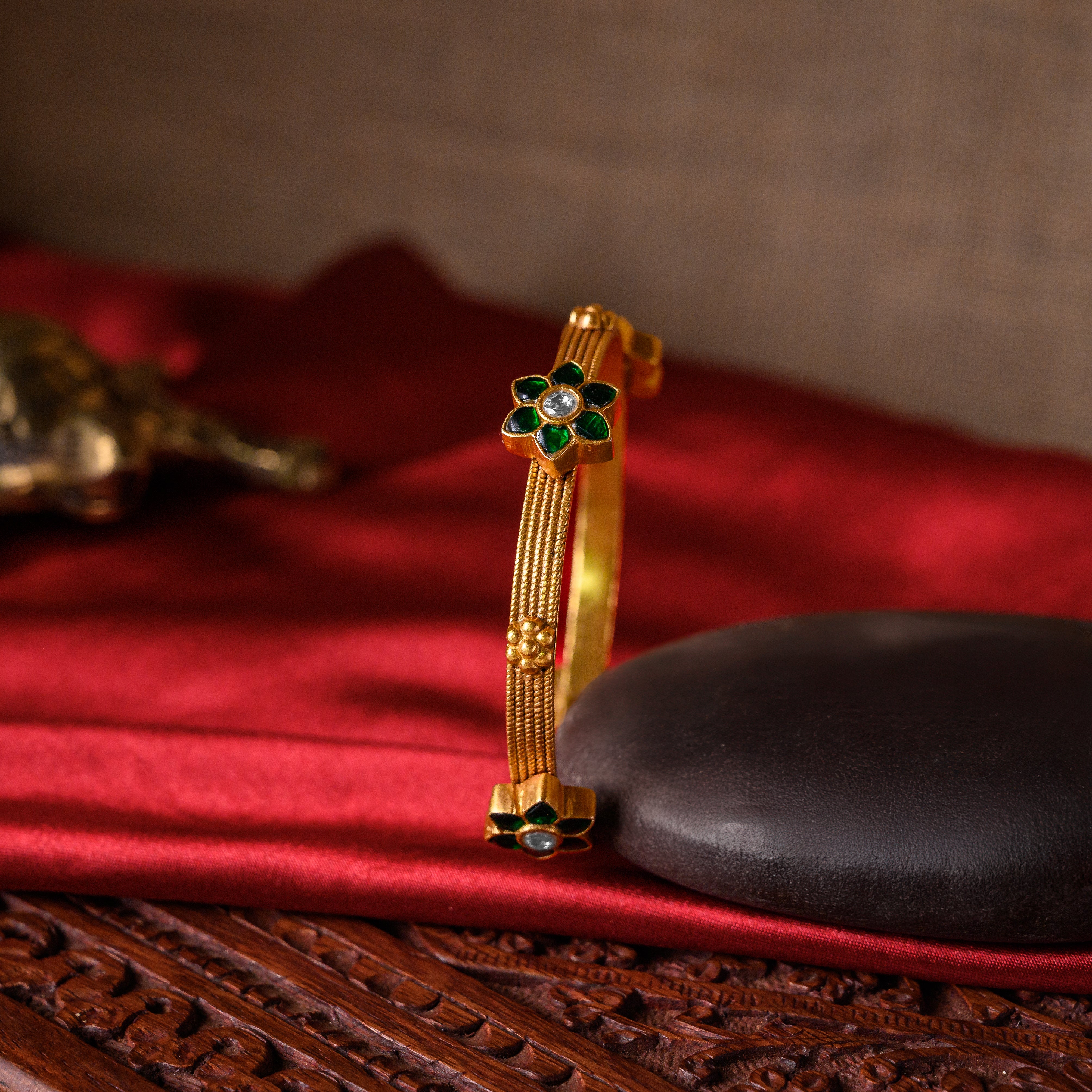 Pushti Kundan Bangle