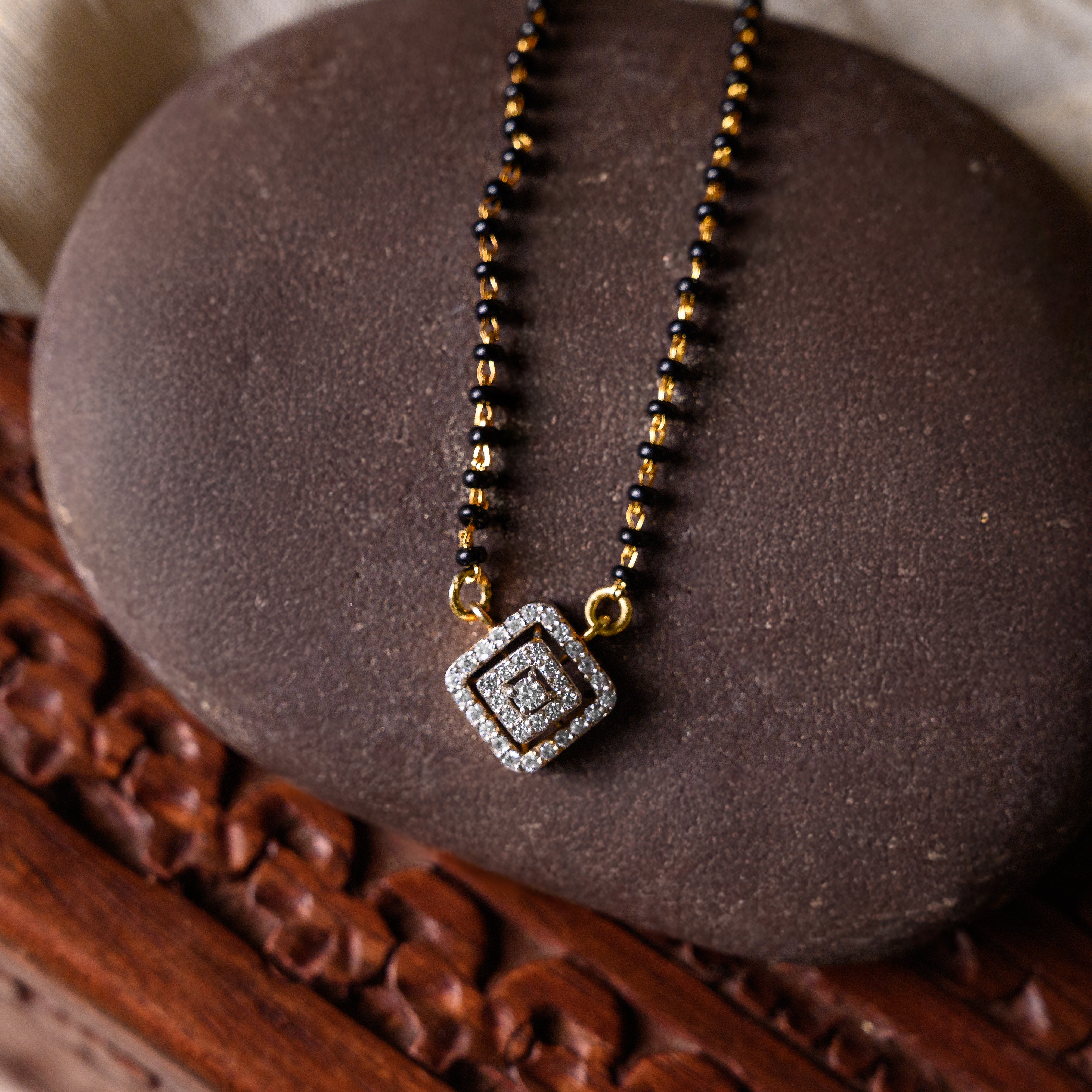 Onyx Glow Polki Pendant Mala