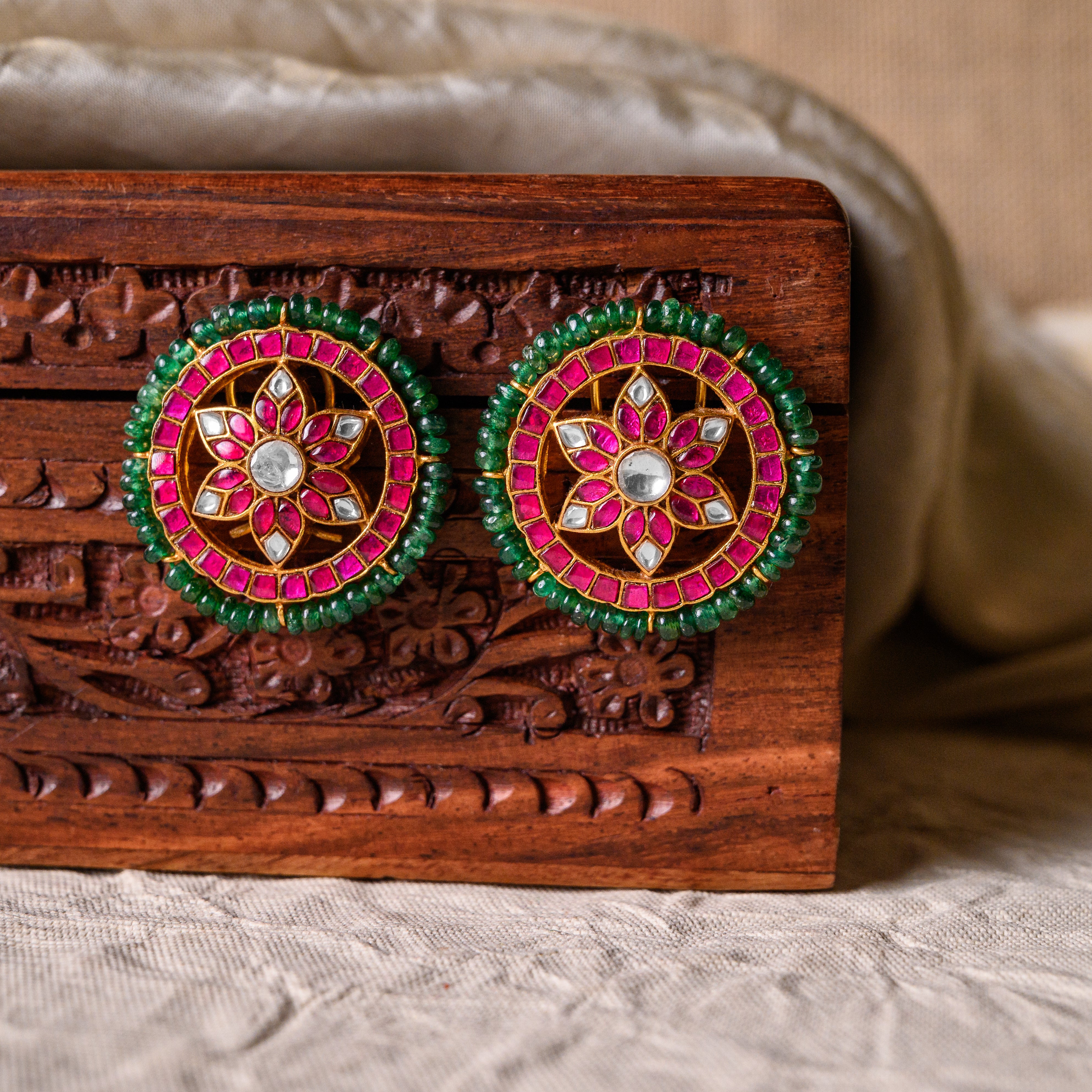 Vishvani Kundan Studs