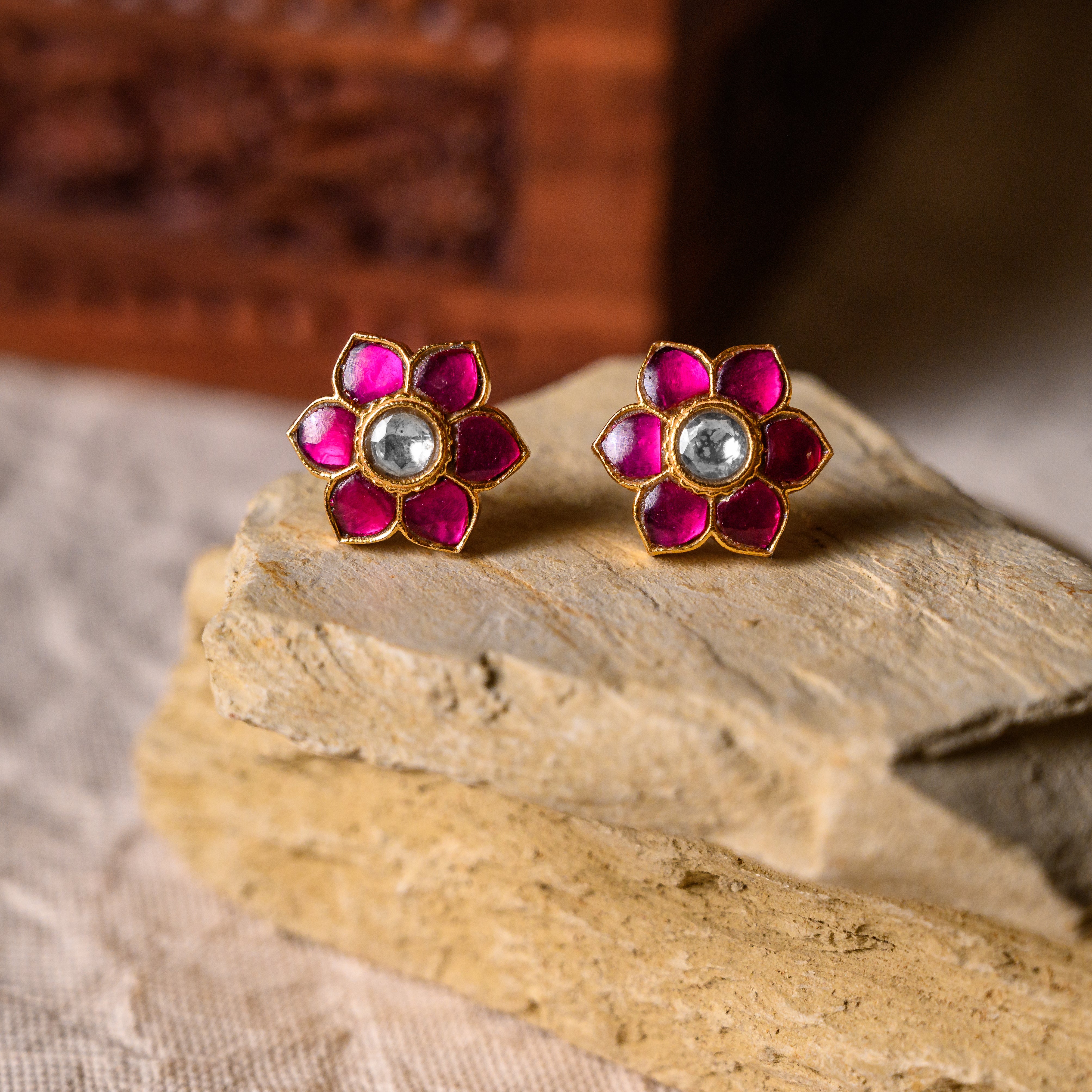 Liva Kundan Studs