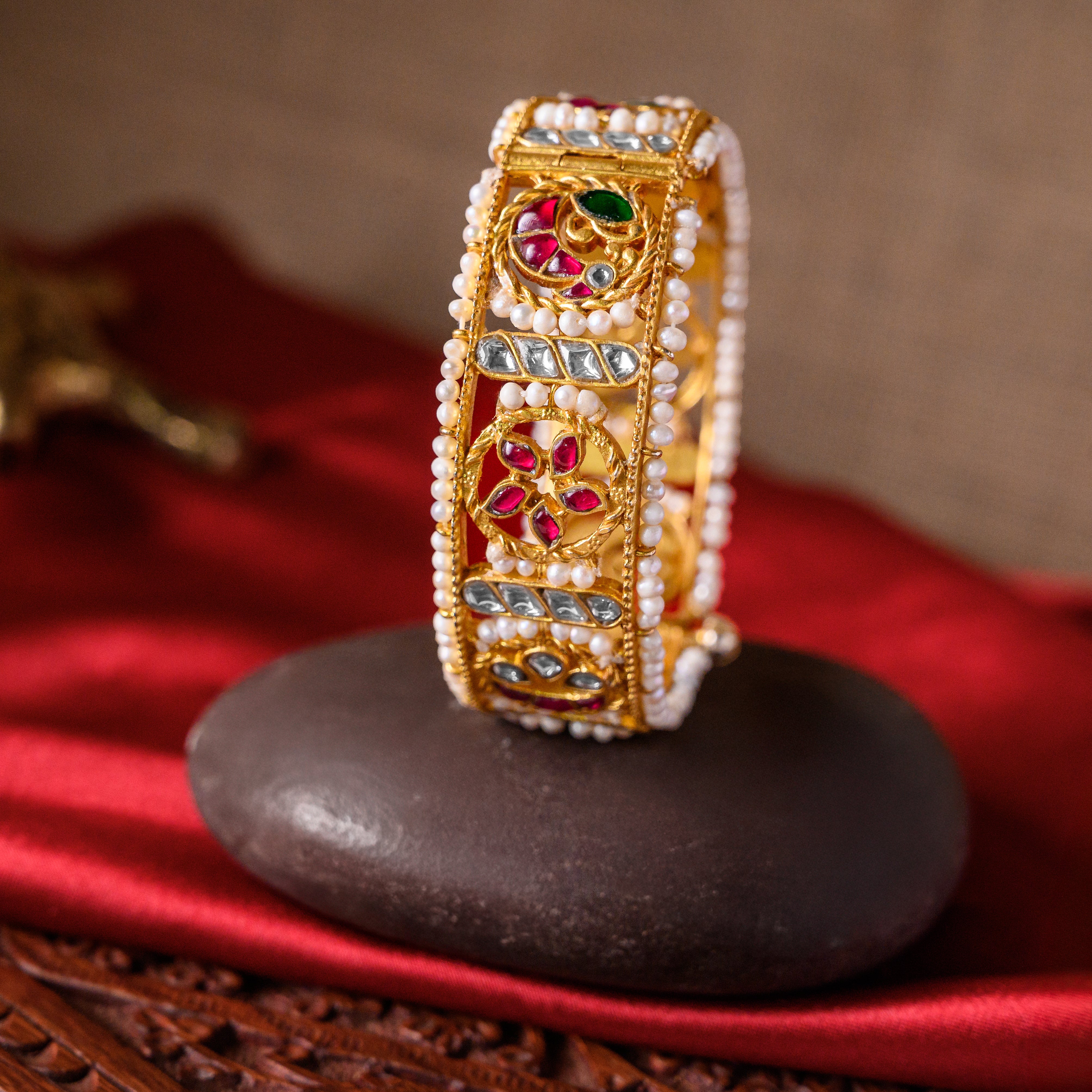Kavya Kundan Bangle