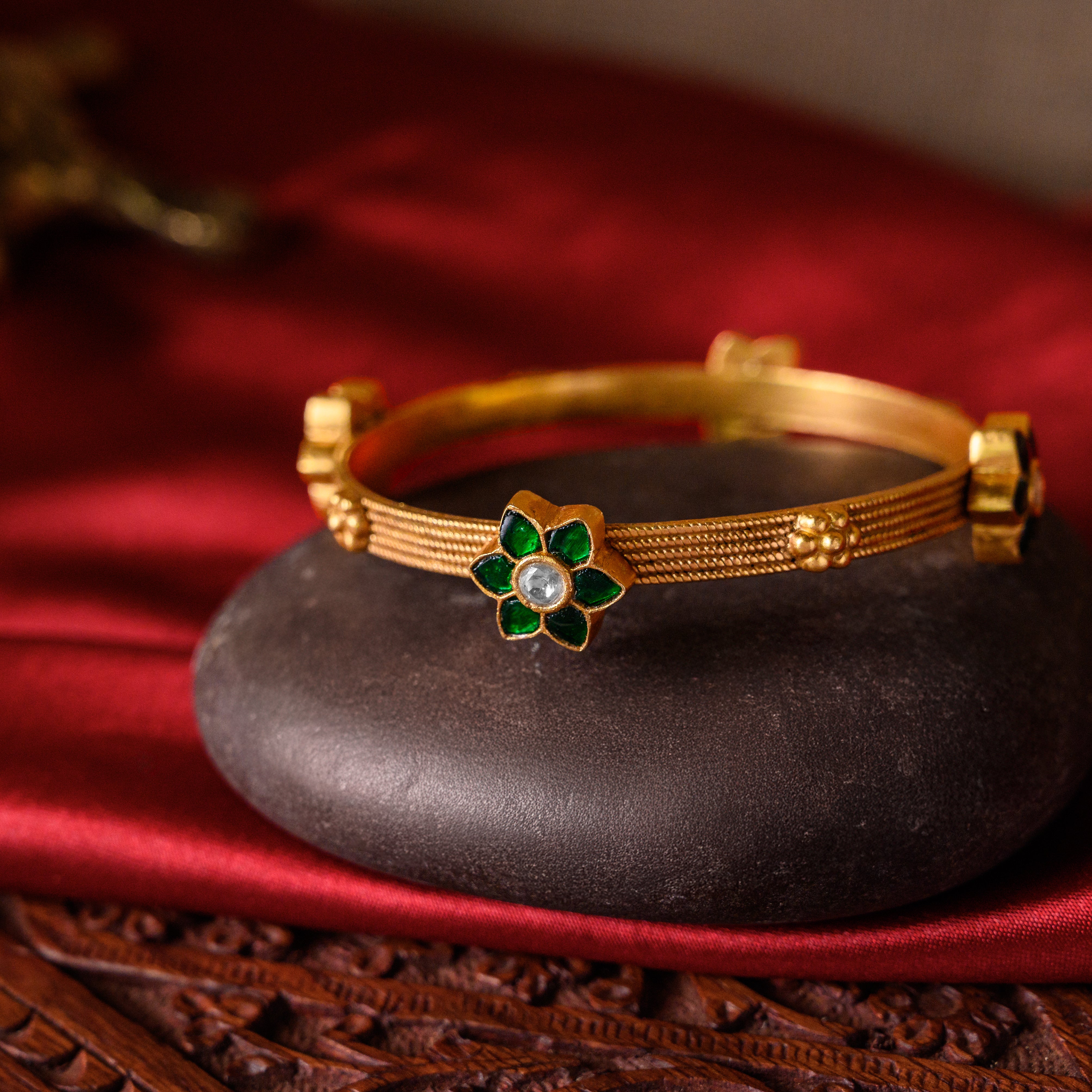 Pushti Kundan Bangle