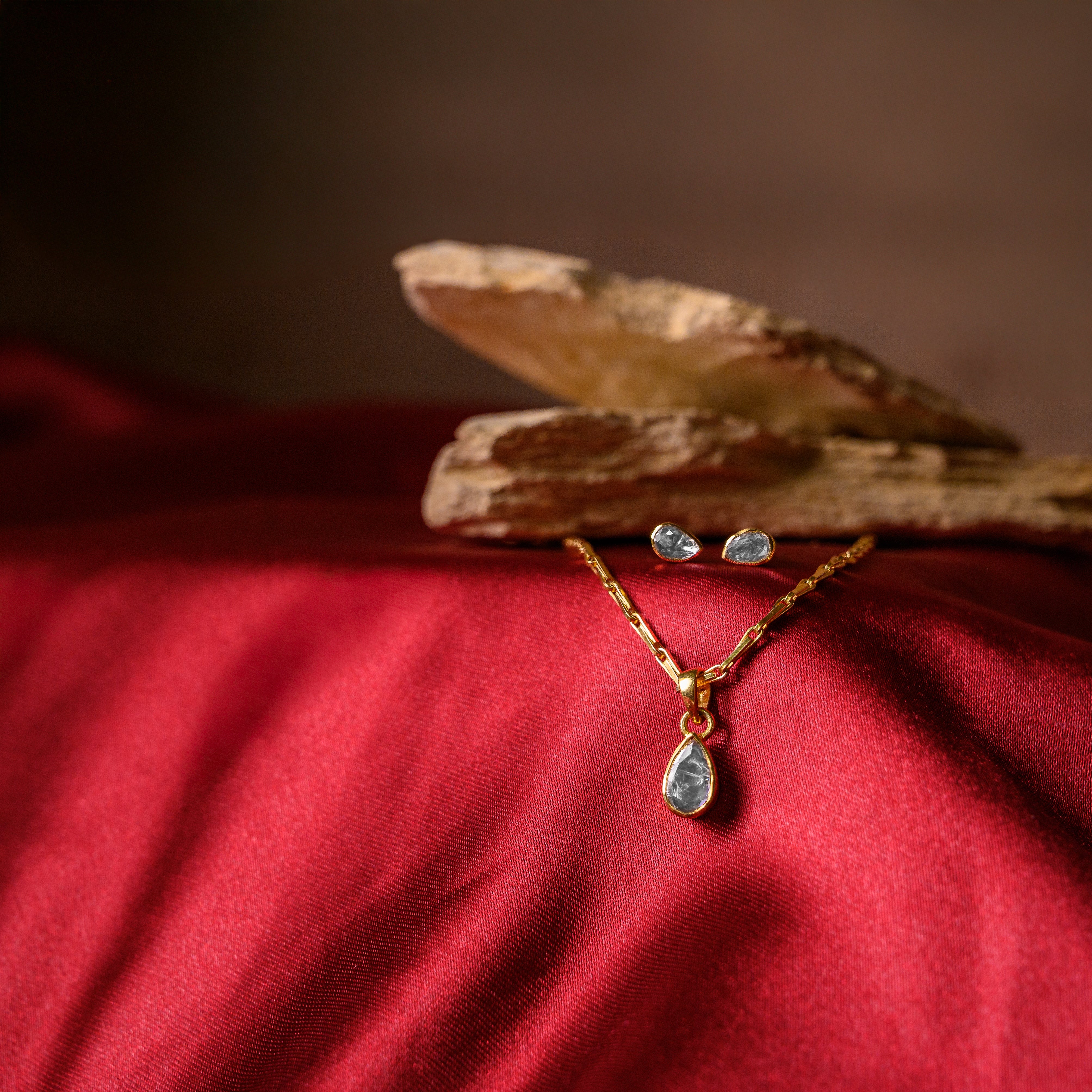 LuxeLume Polki Pendant Set