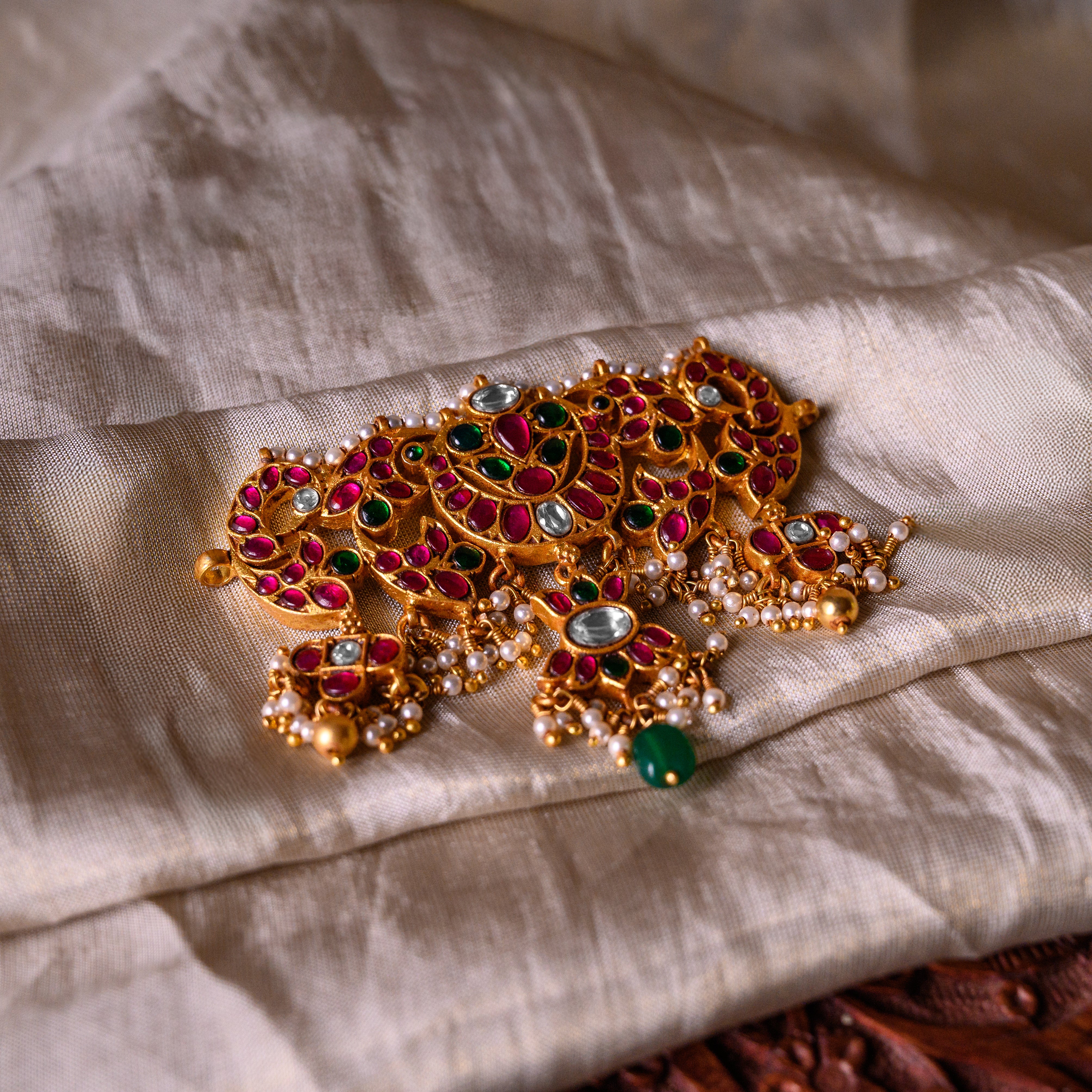 Devangana Kundan Choker