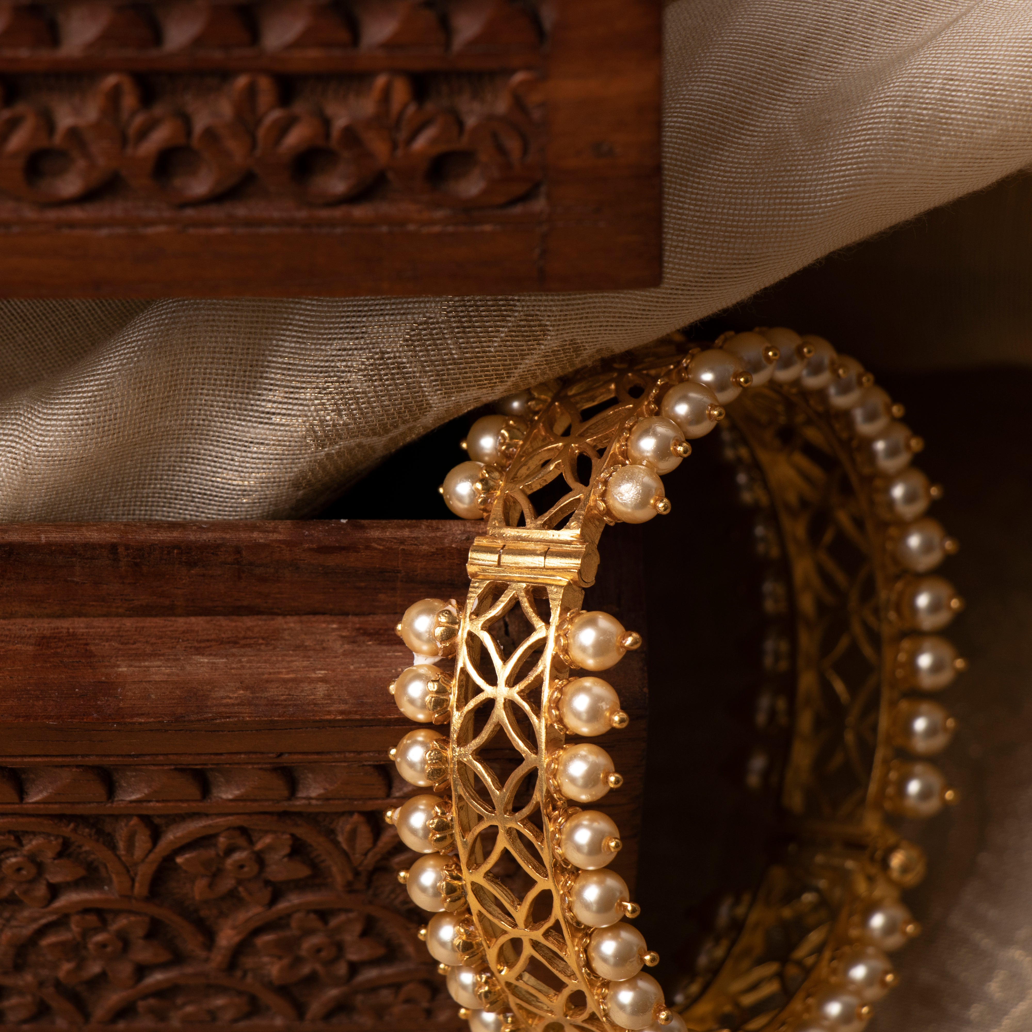 Side view of pearl-studded Kundan kada for festive and bridal wear