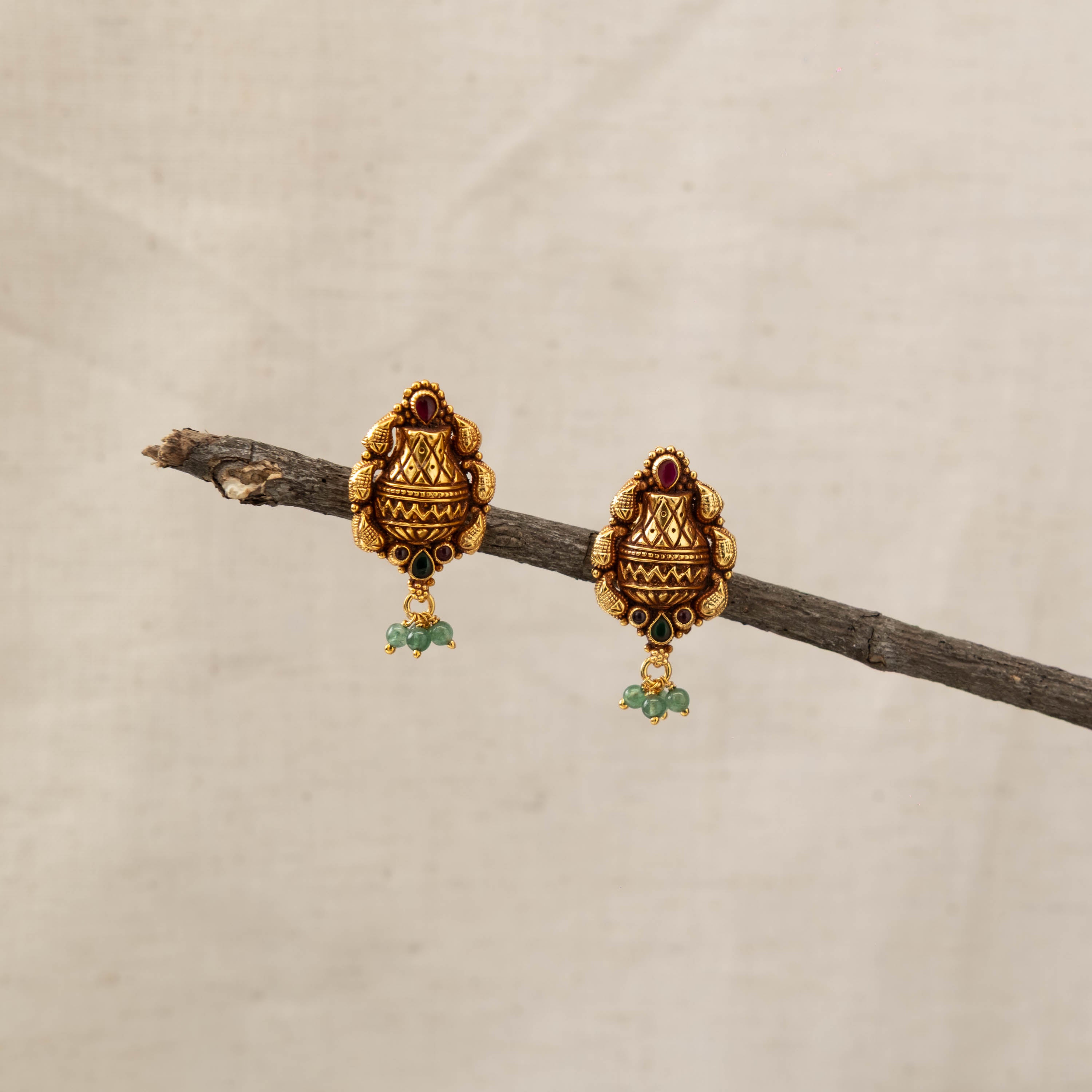 Gnanika Nakaas Hanglings