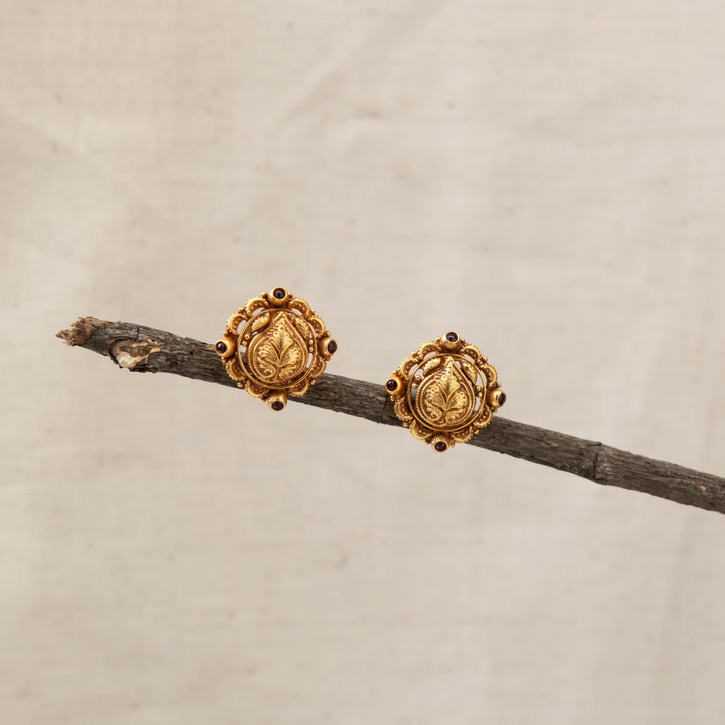 Mahashri Nakaas Studs