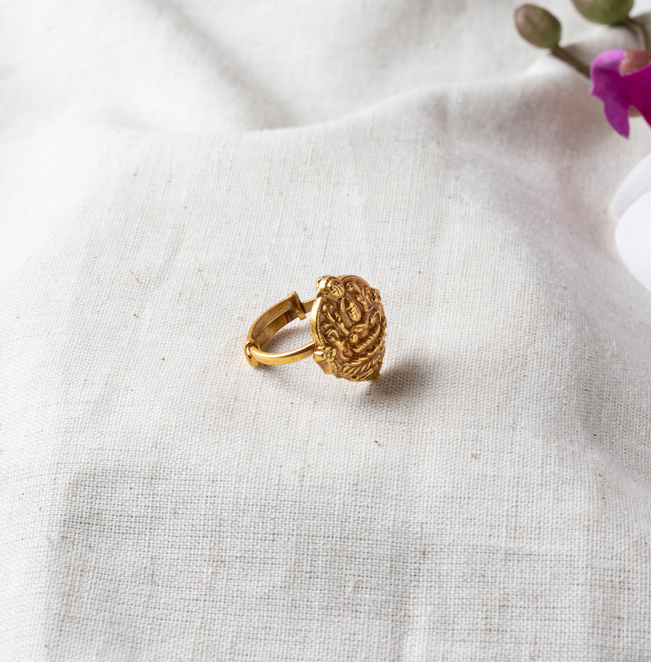 Coin ring engraved with a seated Goddess Lakshmi in 925 silver with an antique gold patina