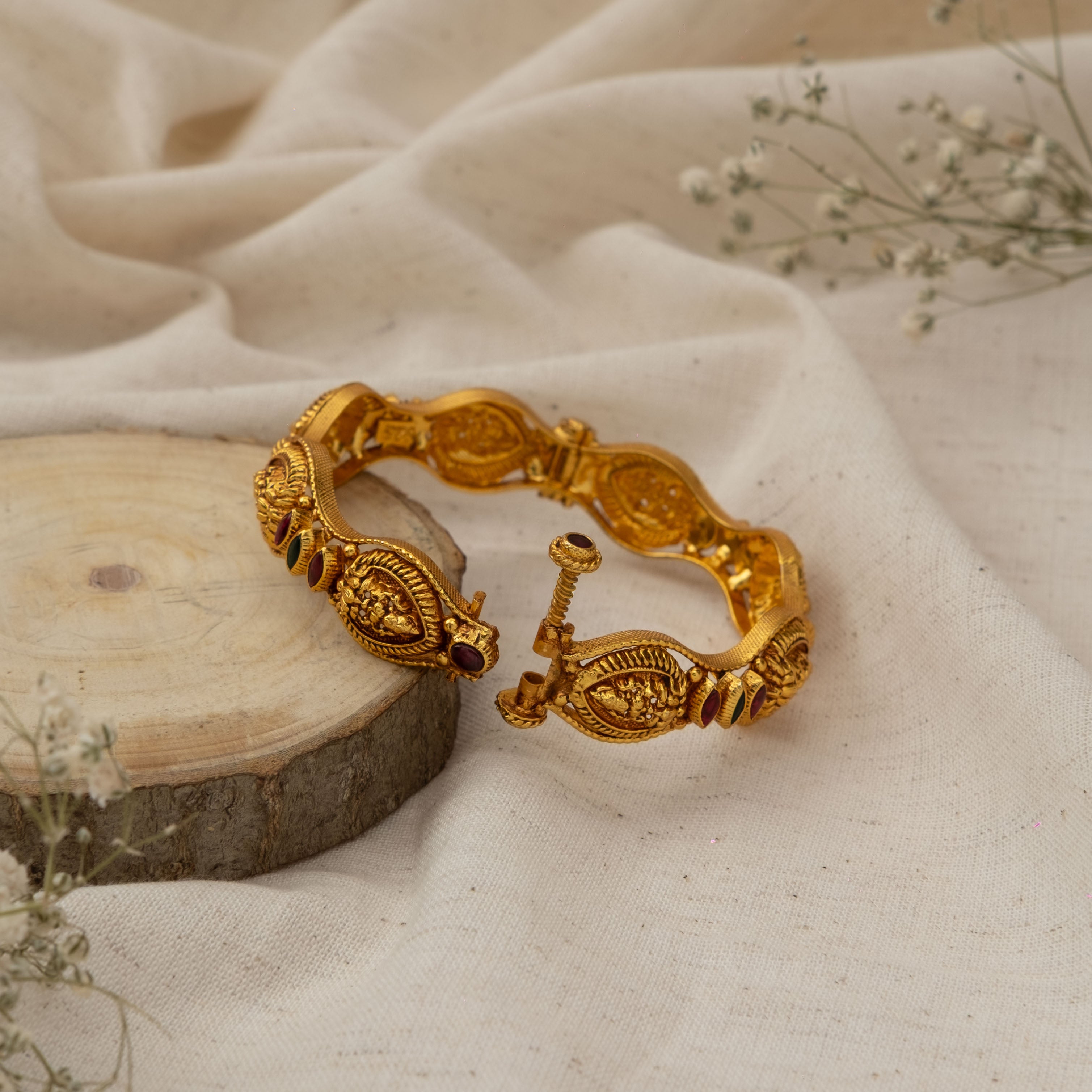 Ishani Nakaas Bangles