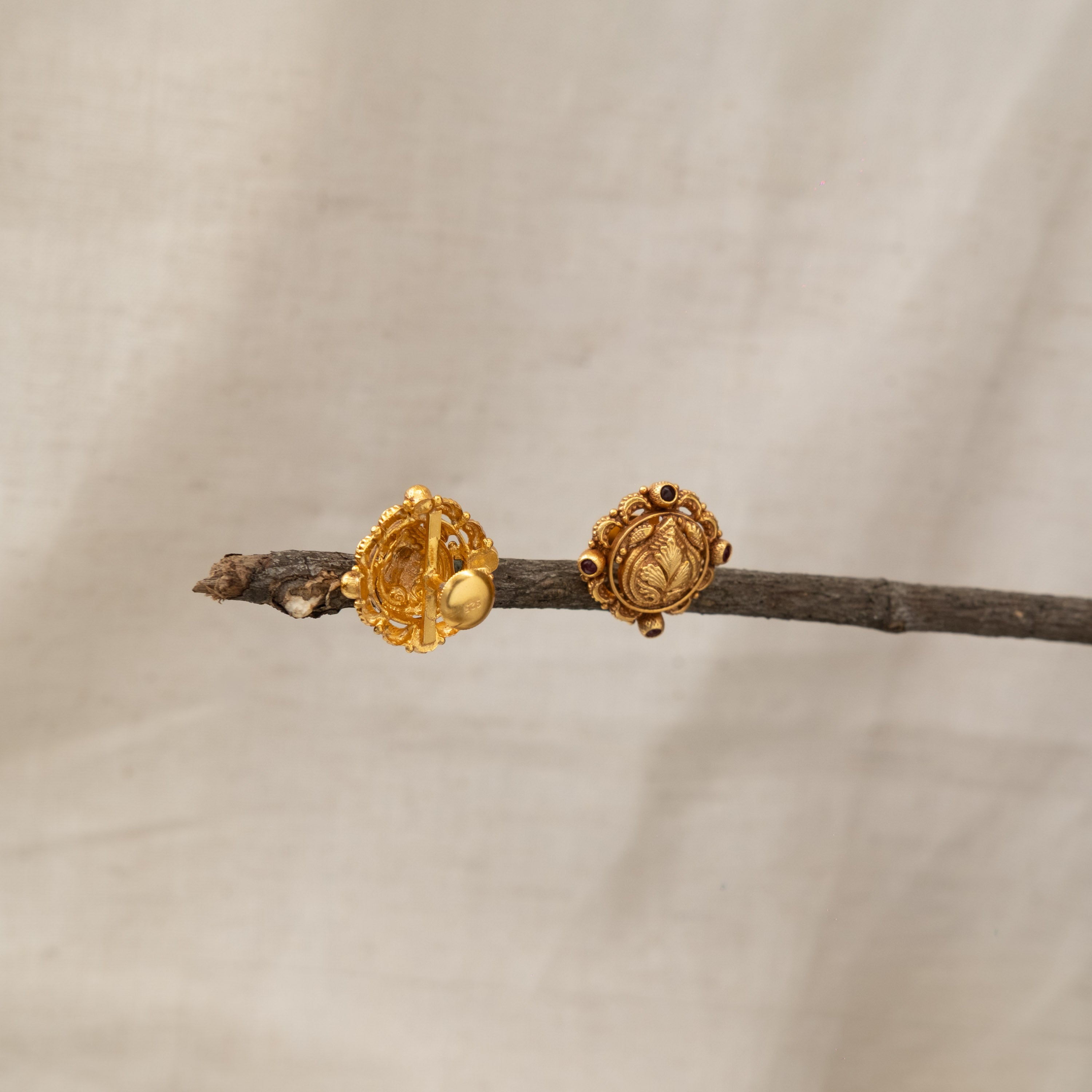 Mahashri Nakaas Studs