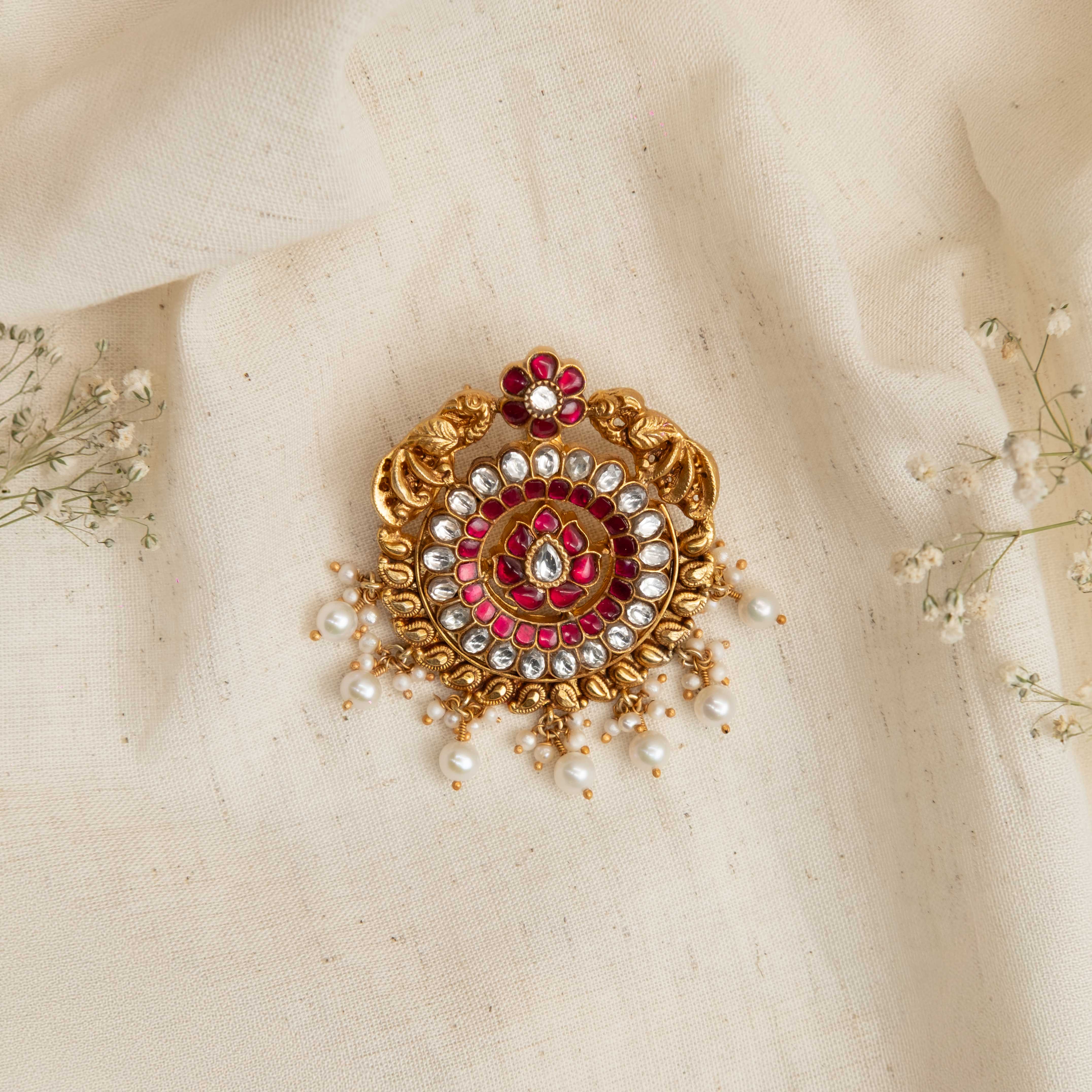 Morvika Nakaas Pendant