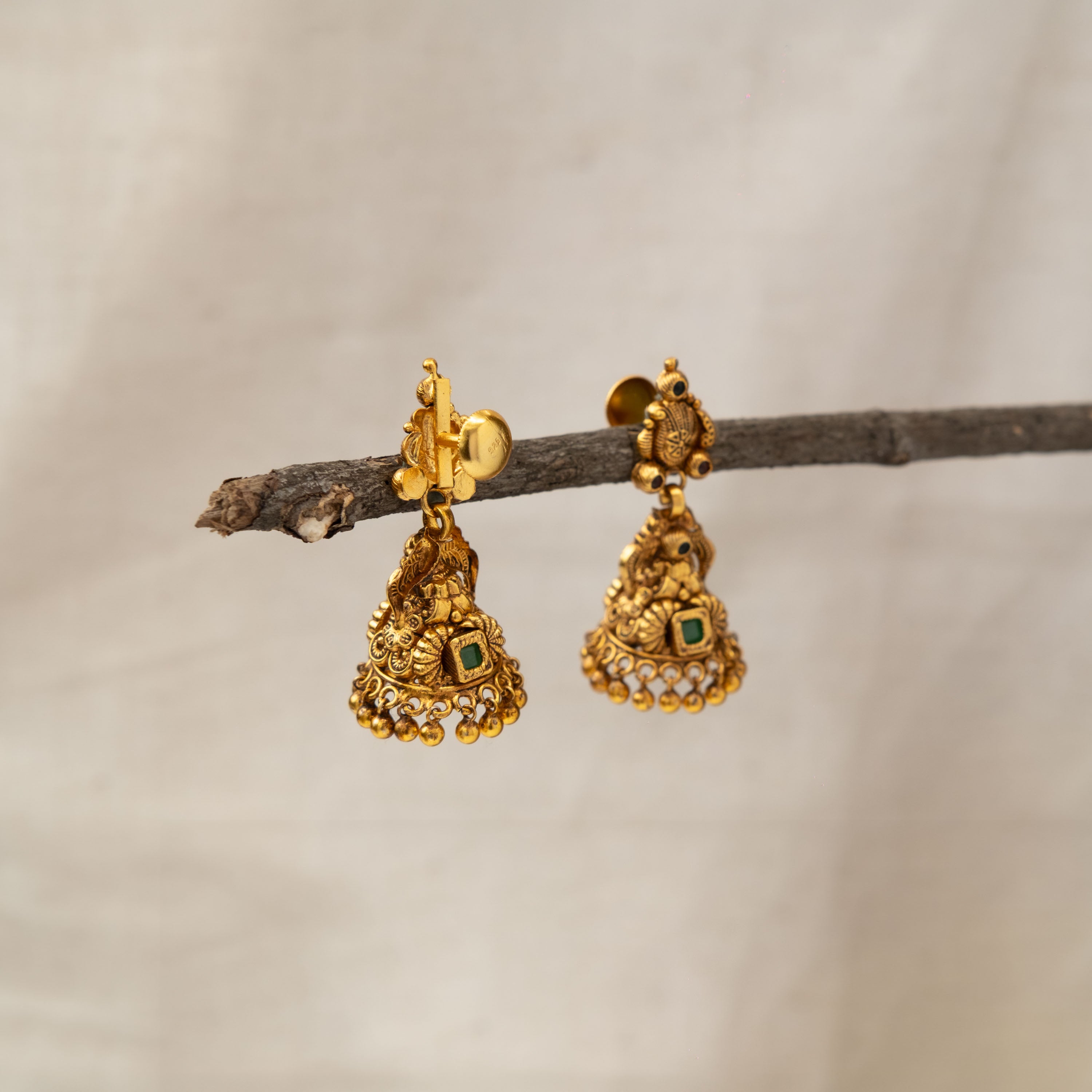 Aparajita Nakaas Jhumka