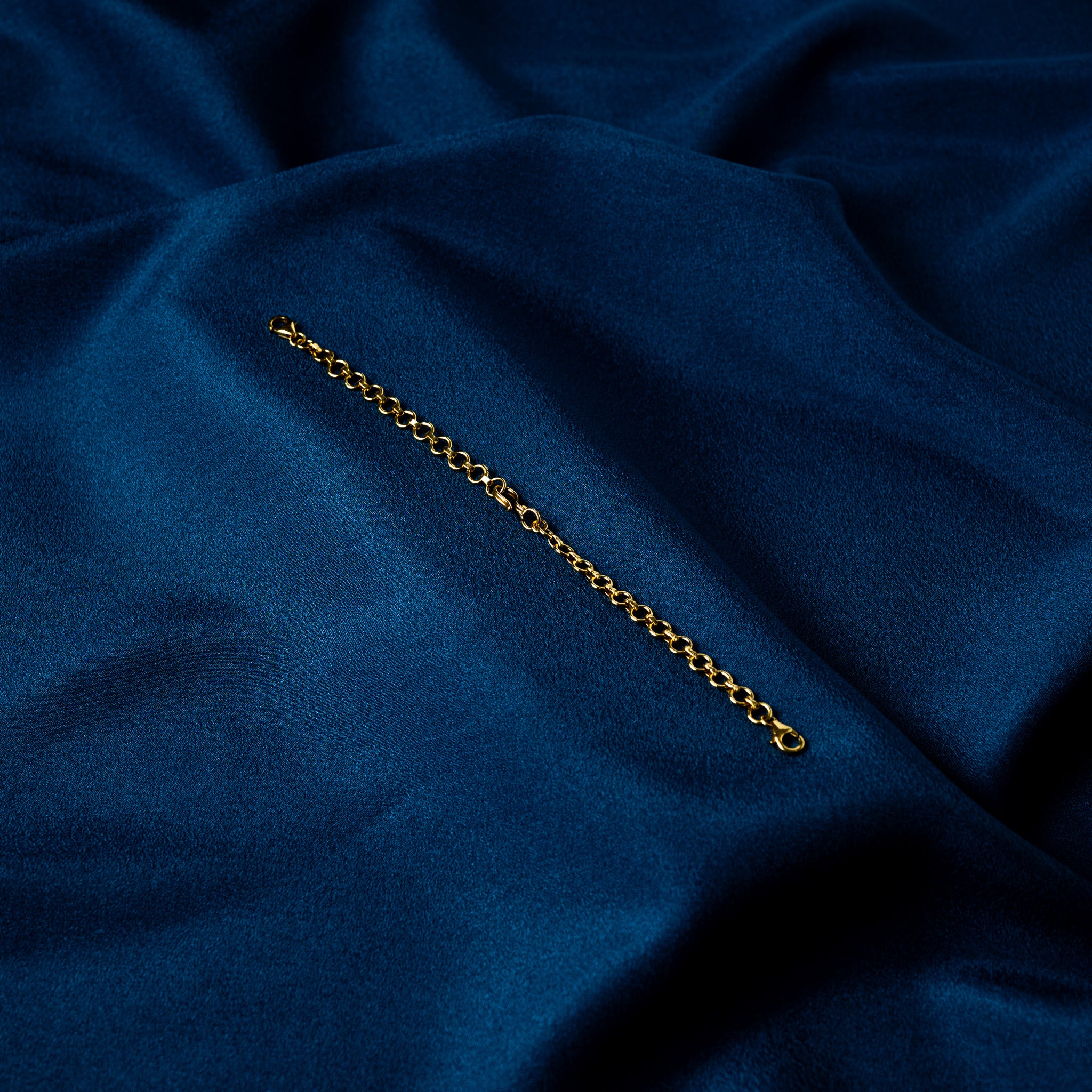 Round link back chain in gold plated 925 silver, 4 mm round links with a lobster clasp at each end