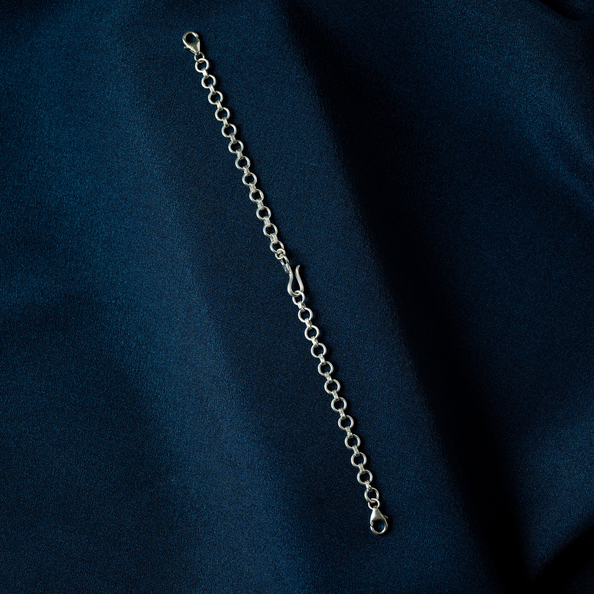 Round link back chain in plain 925 sterling silver, 4 mm face-up links, lobster clasp at both ends