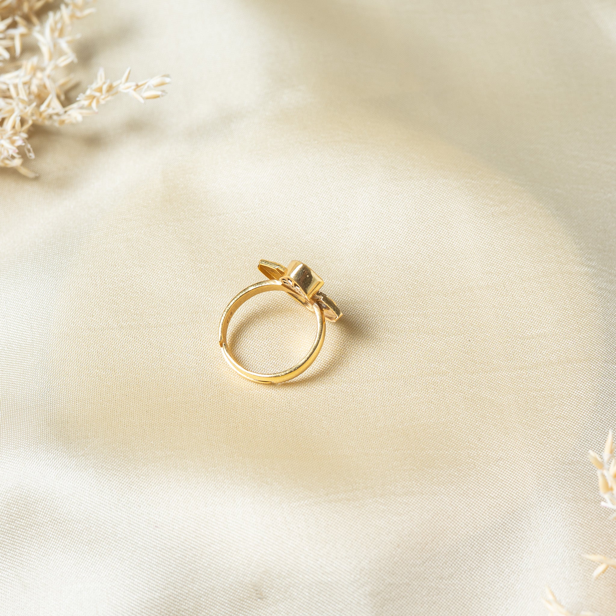 Seen through the hoop, the back of the band cut open so the ring adjusts