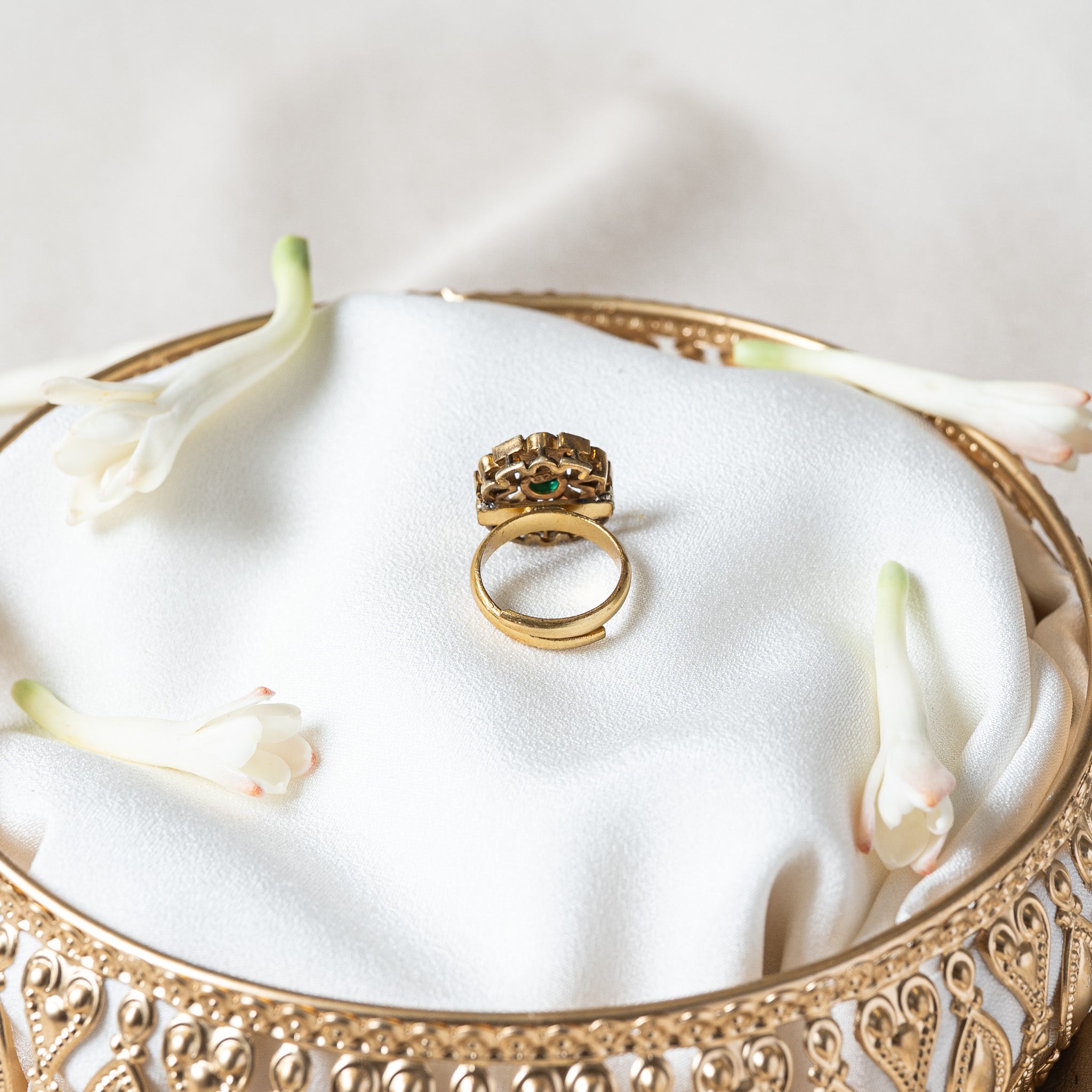 Back of the Victorian ring showing the two band ends overlapping with a clear gap between them
