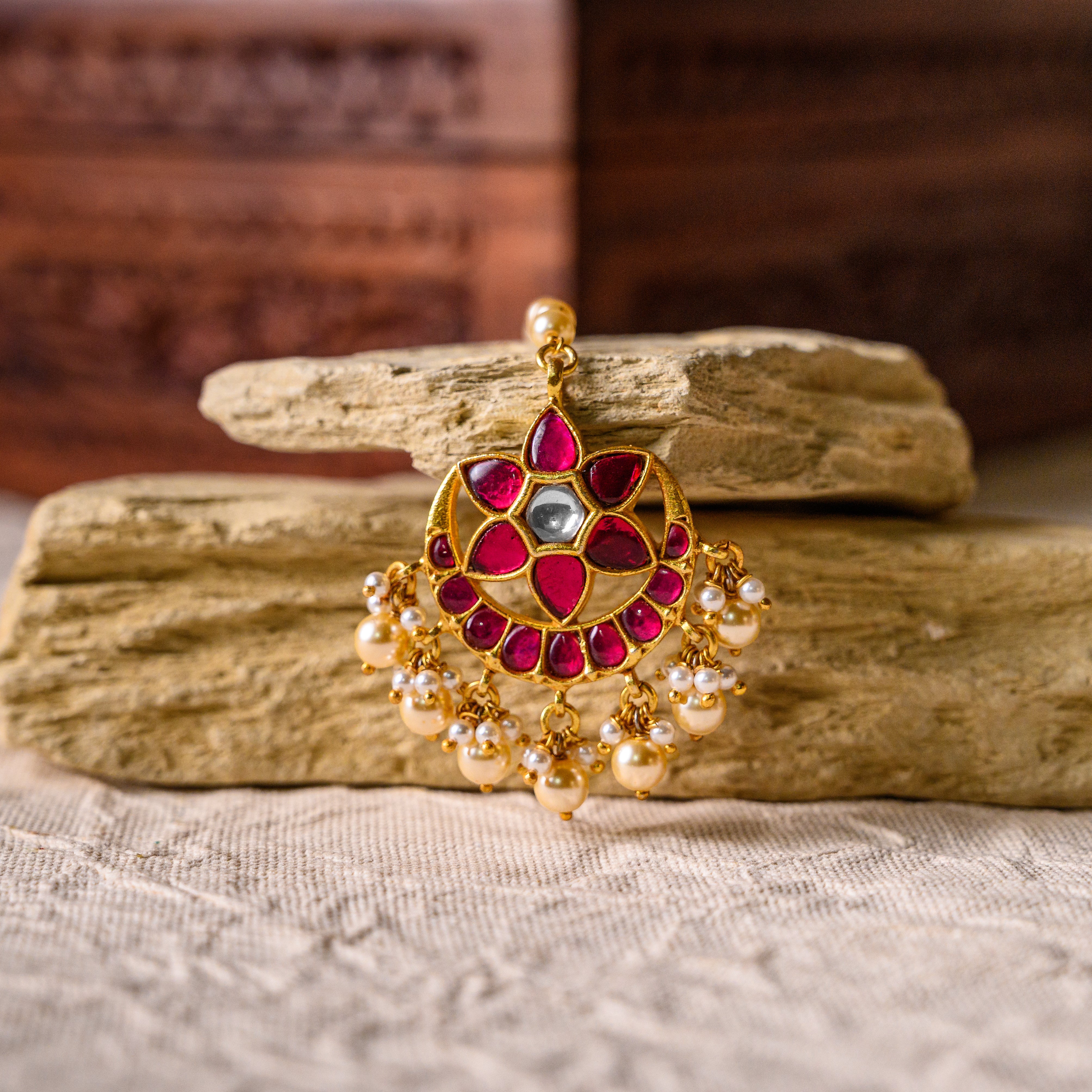 Ruhani Kundan Maangtika