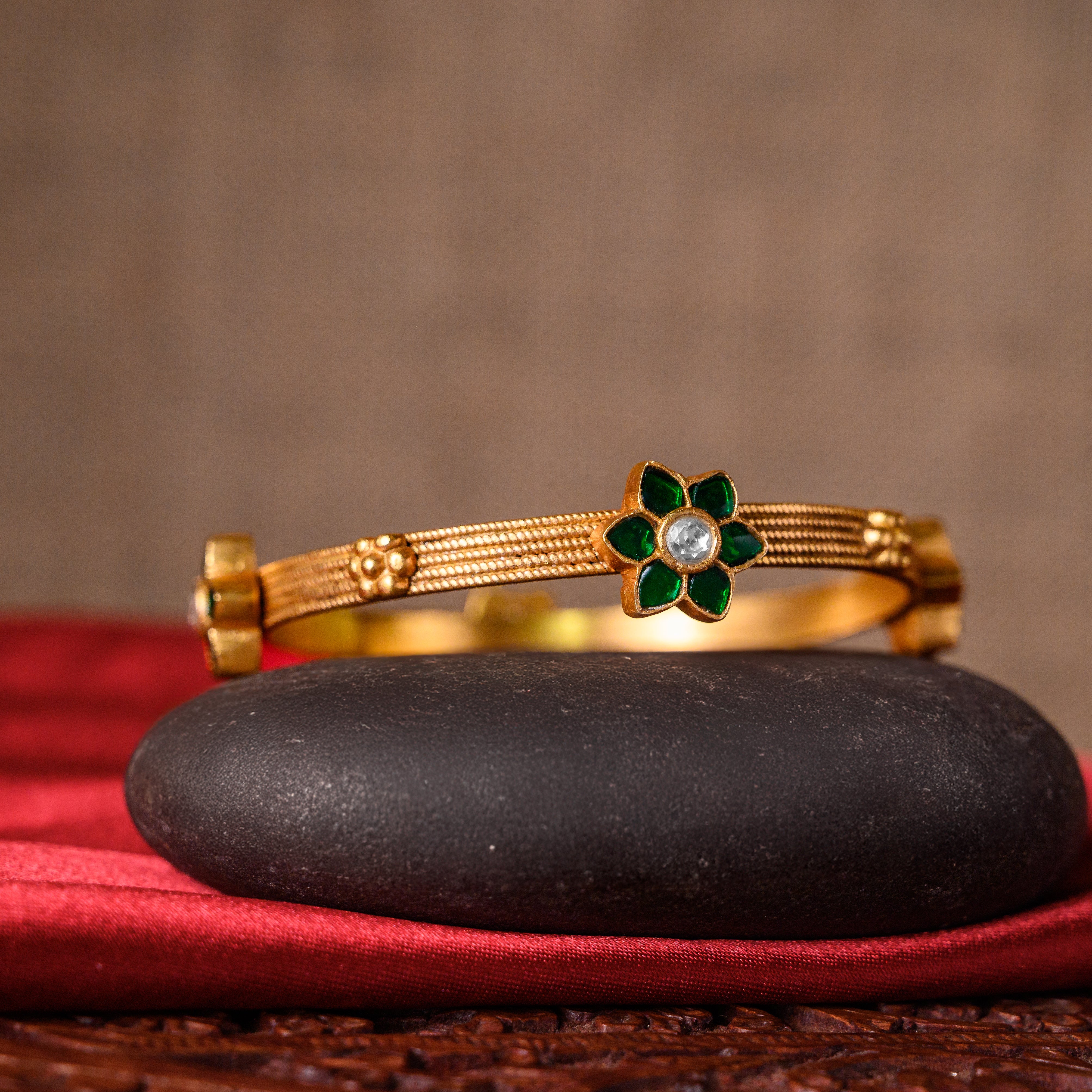 Pushti Kundan Bangle