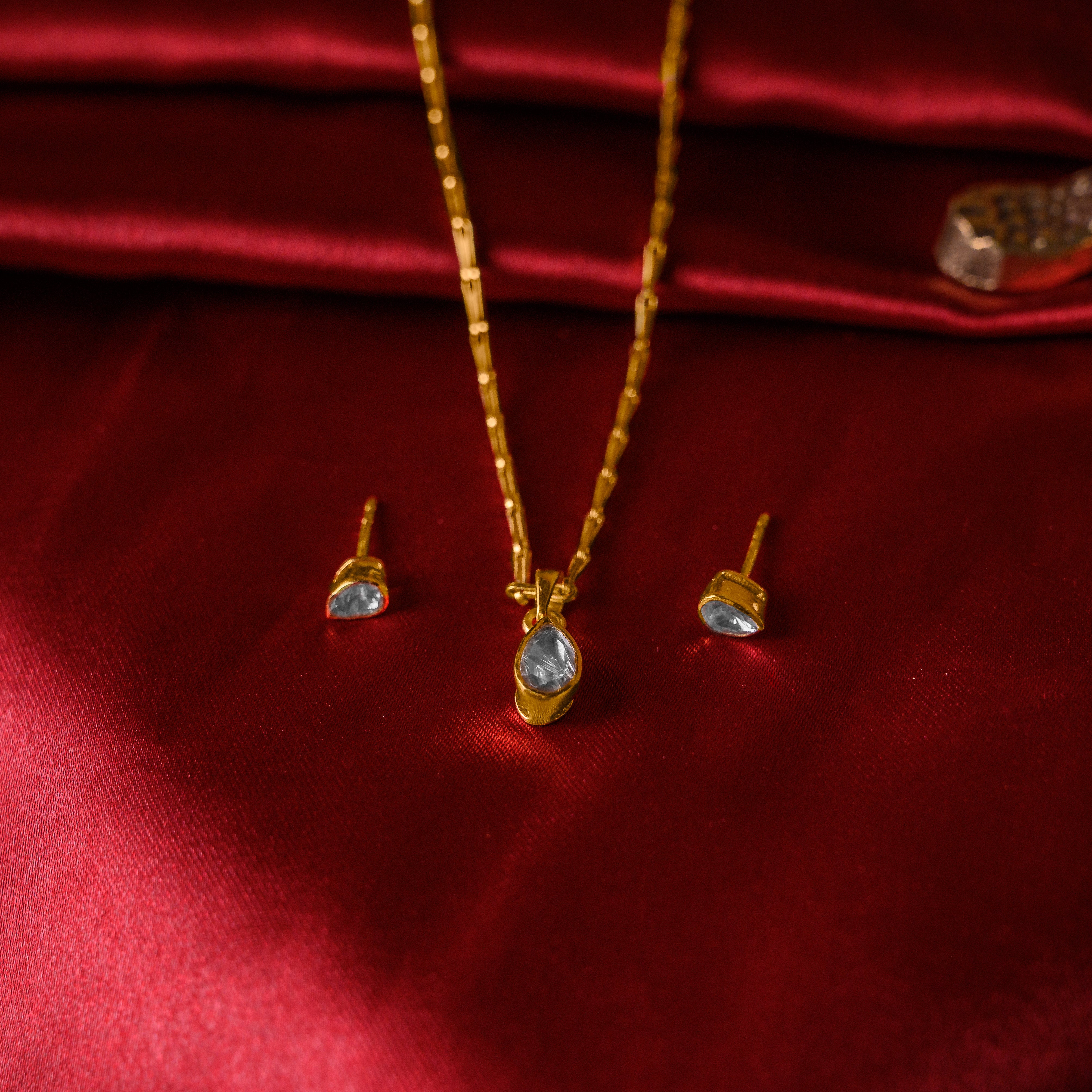 LuxeLume Polki Pendant Set