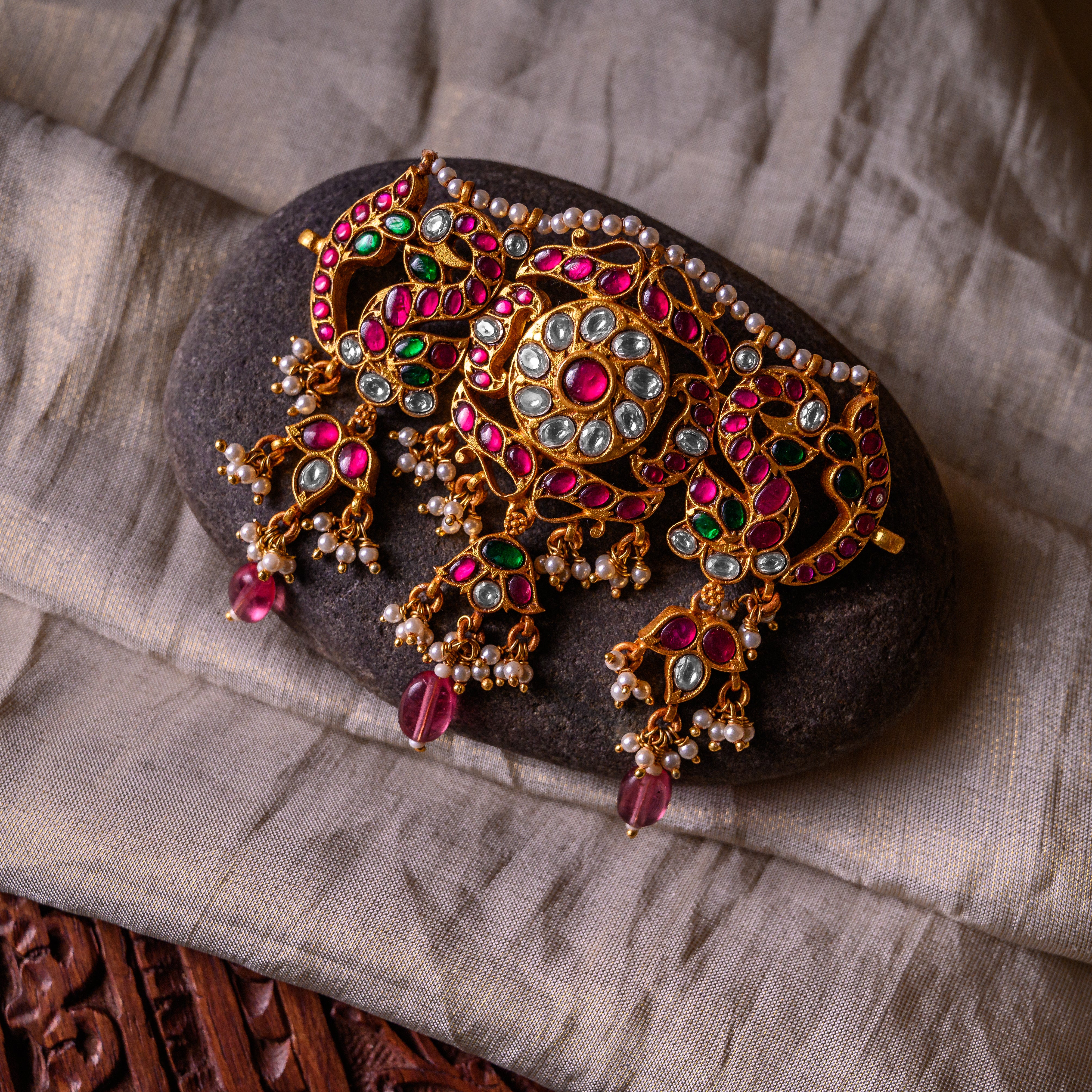 Vasundhara Kundan Choker