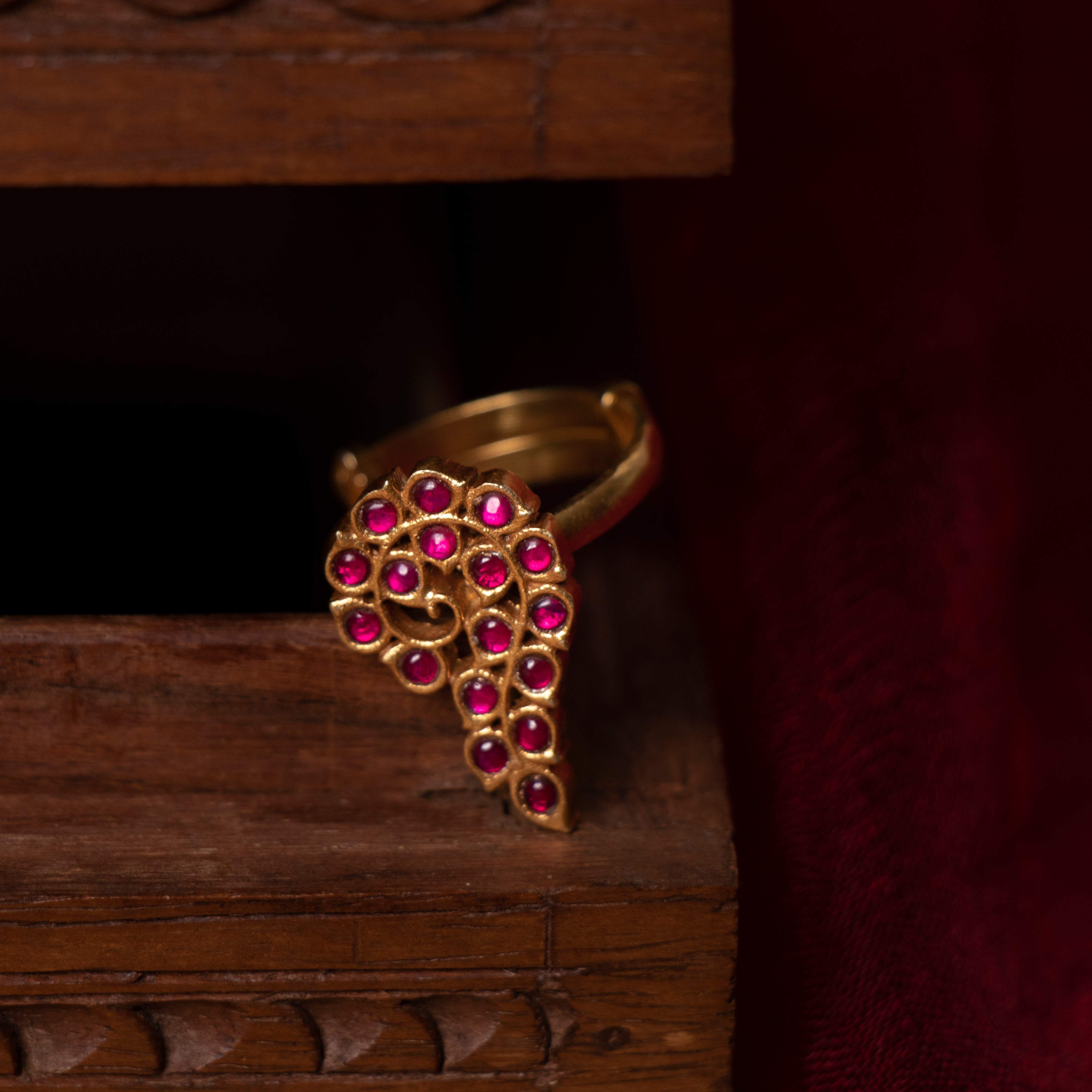 Royal Teardrop Kundan Ring