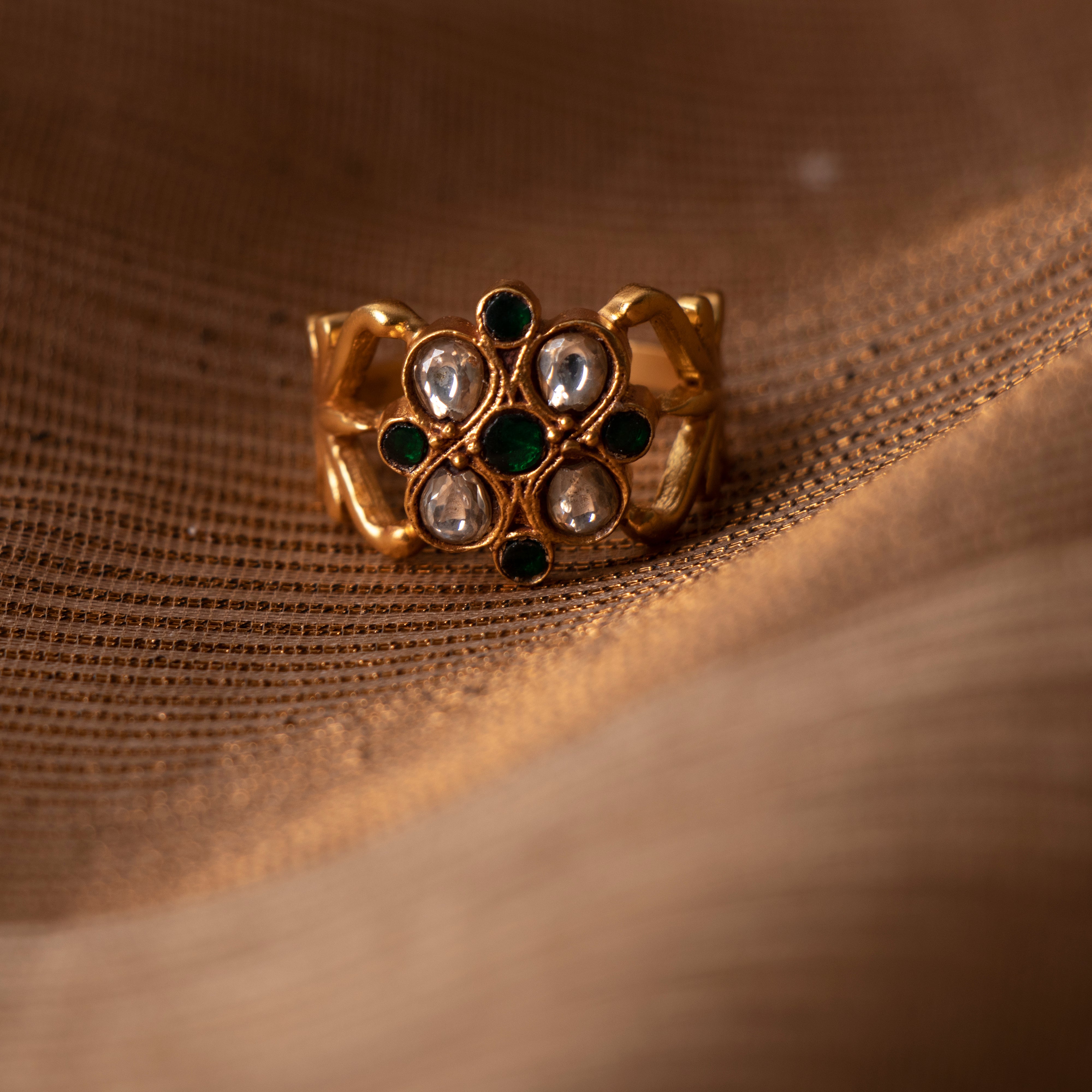 Urvi Kundan Ring