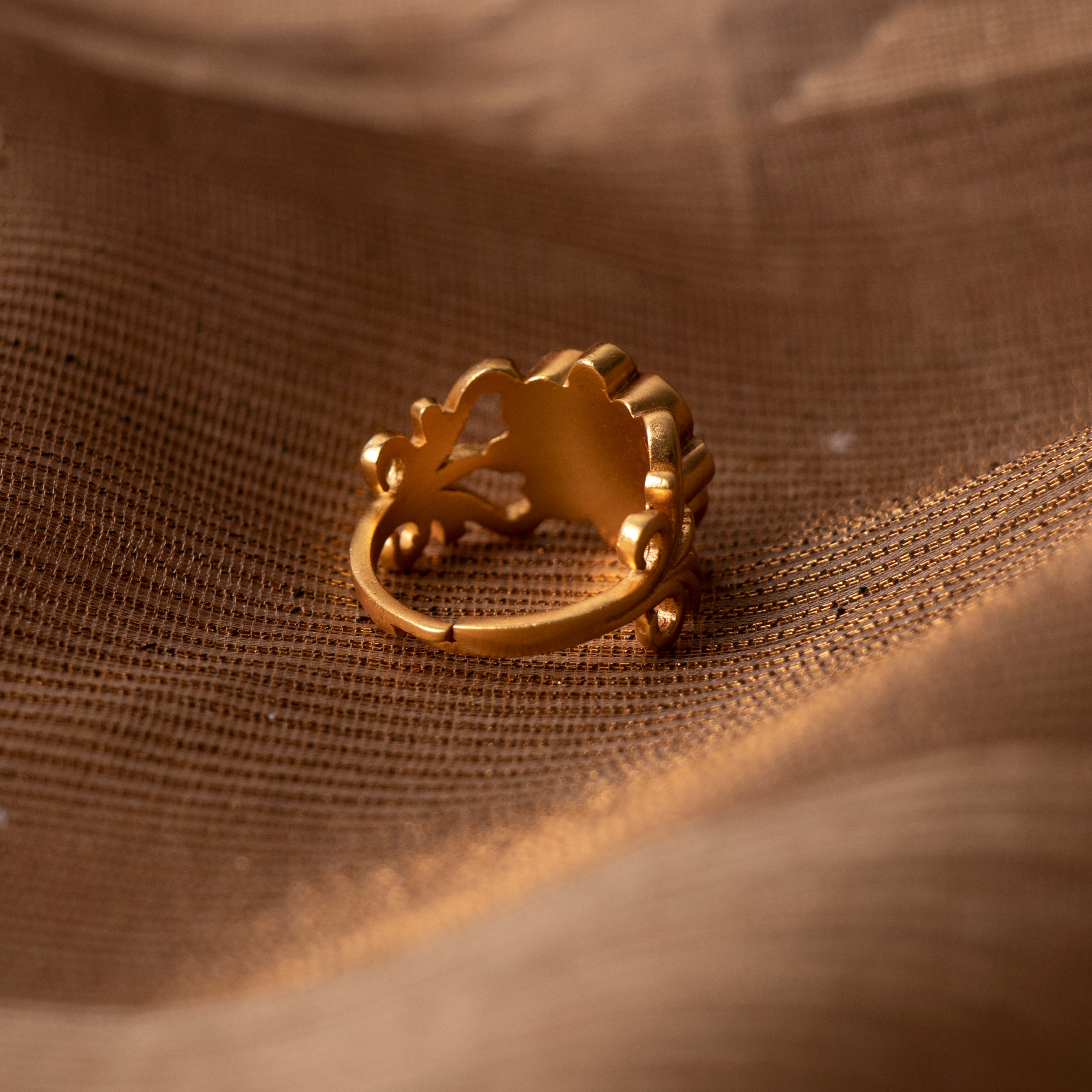 Urvi Kundan Ring