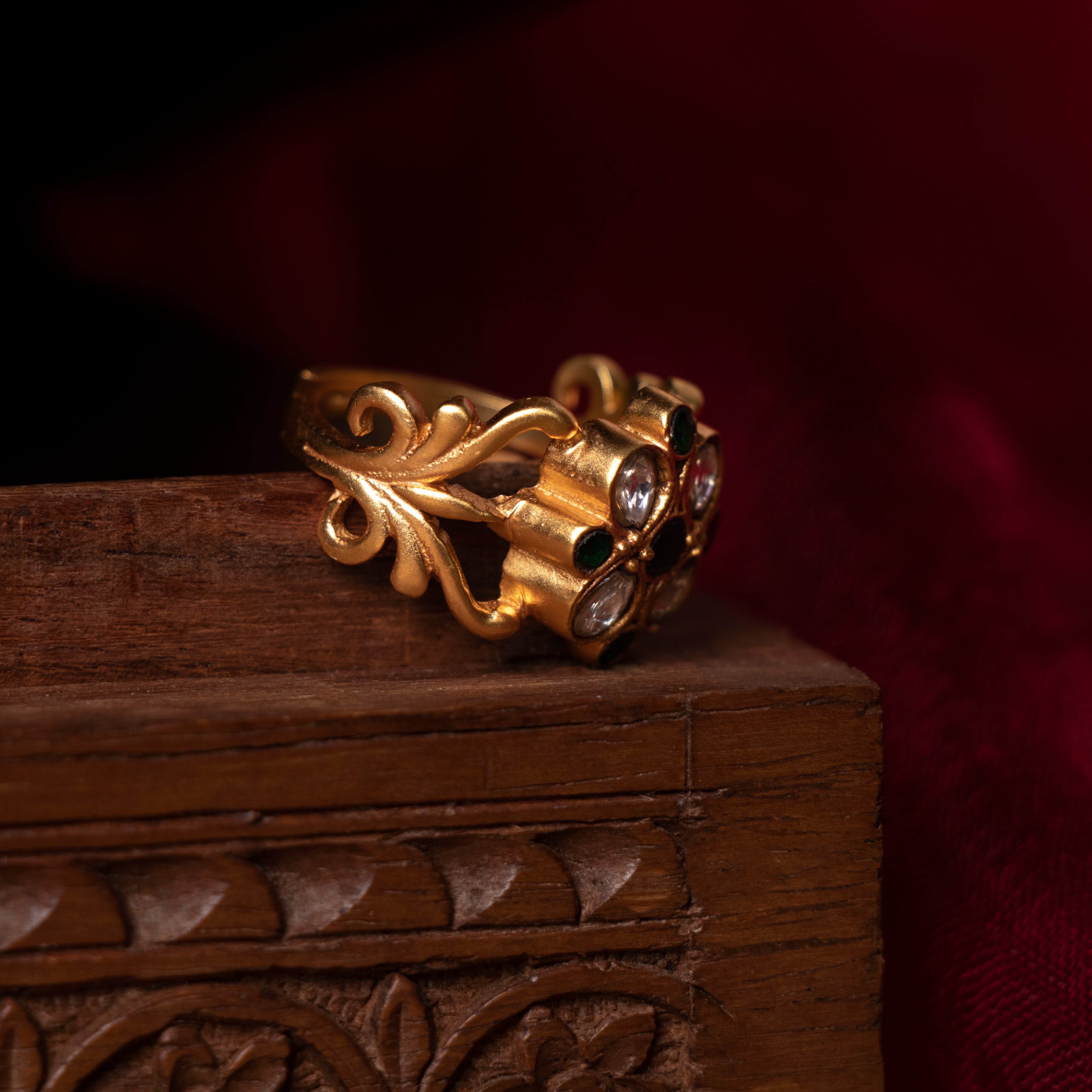 Urvi Kundan Ring