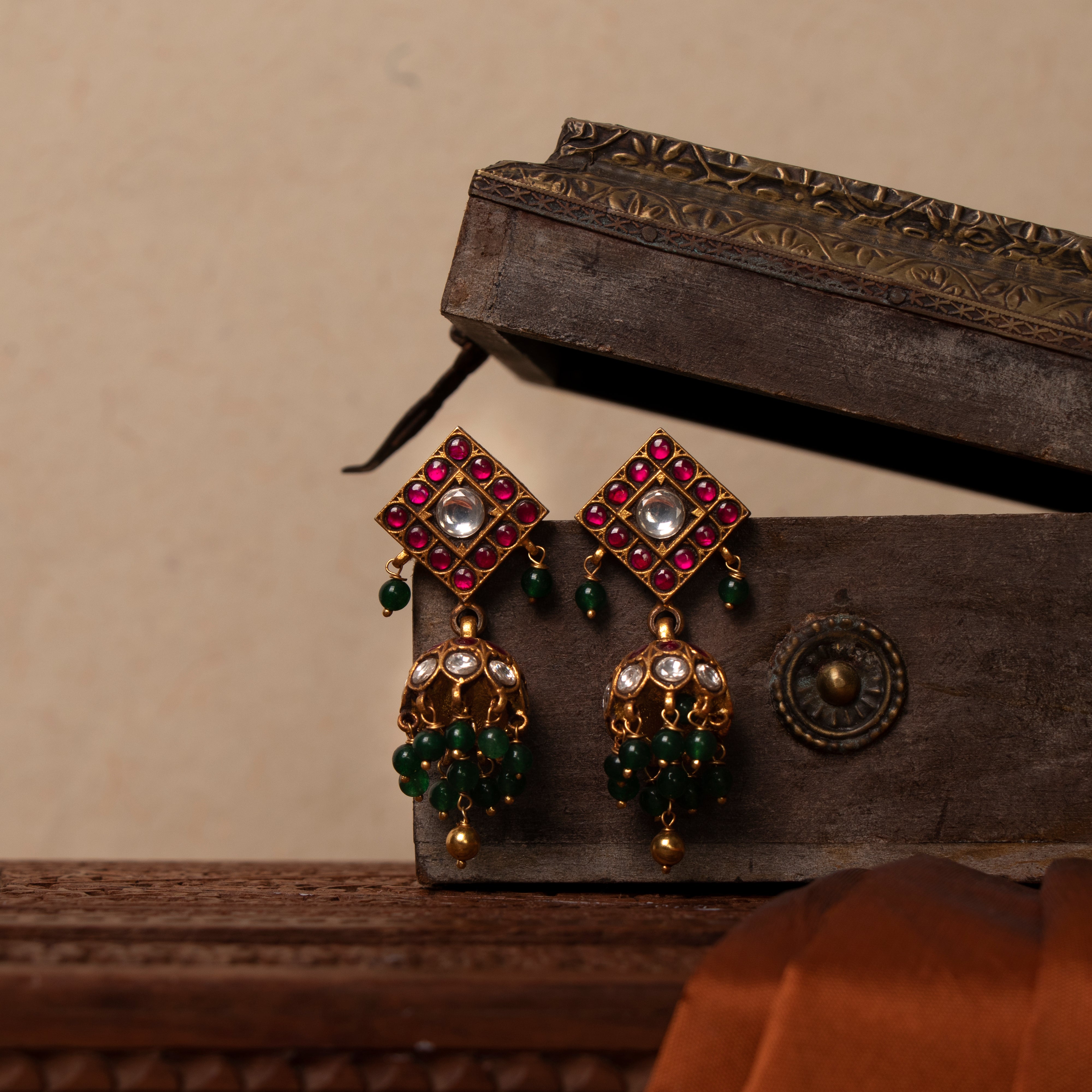 Ahvi Kundan Jhumkas