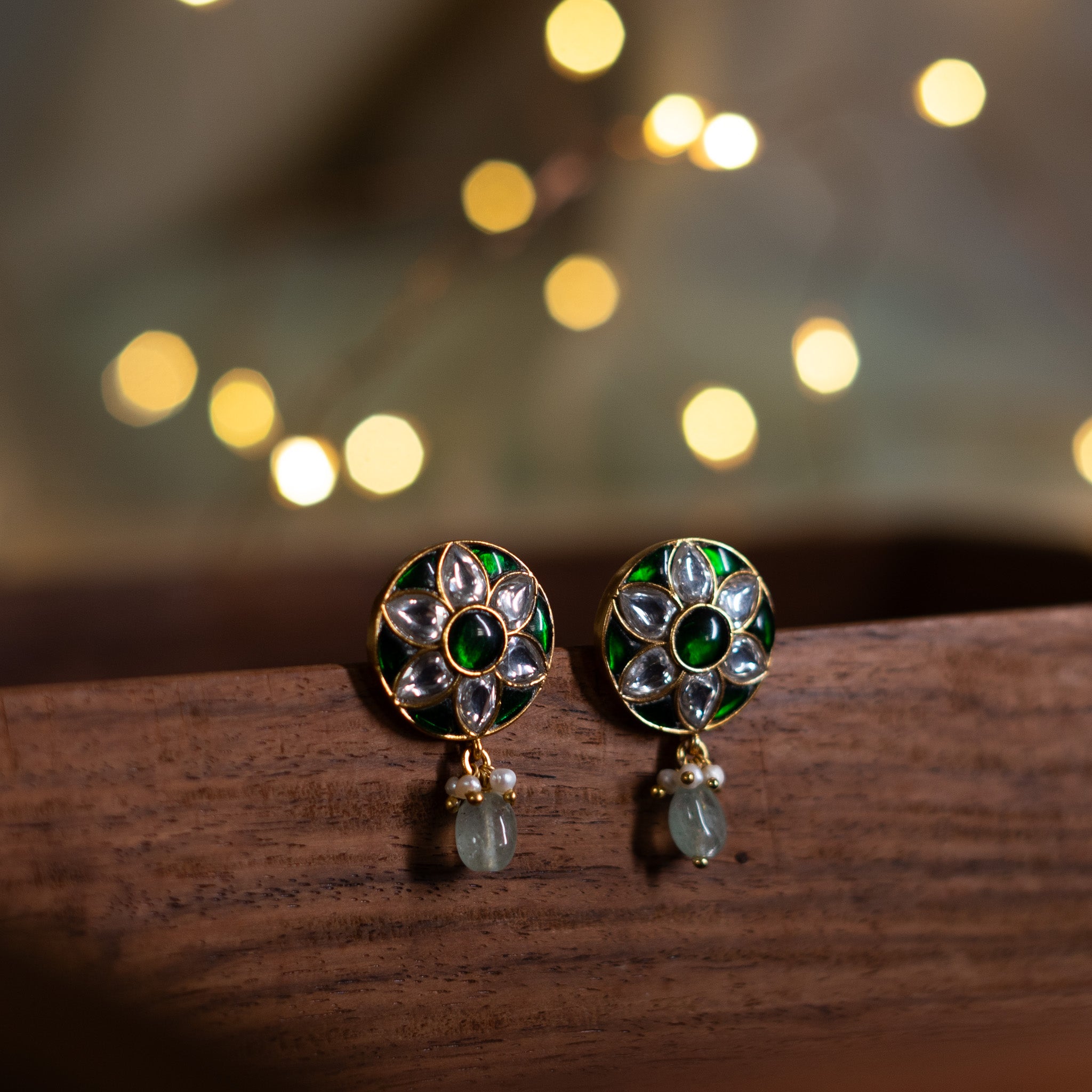 Nurvi Kundan Studs