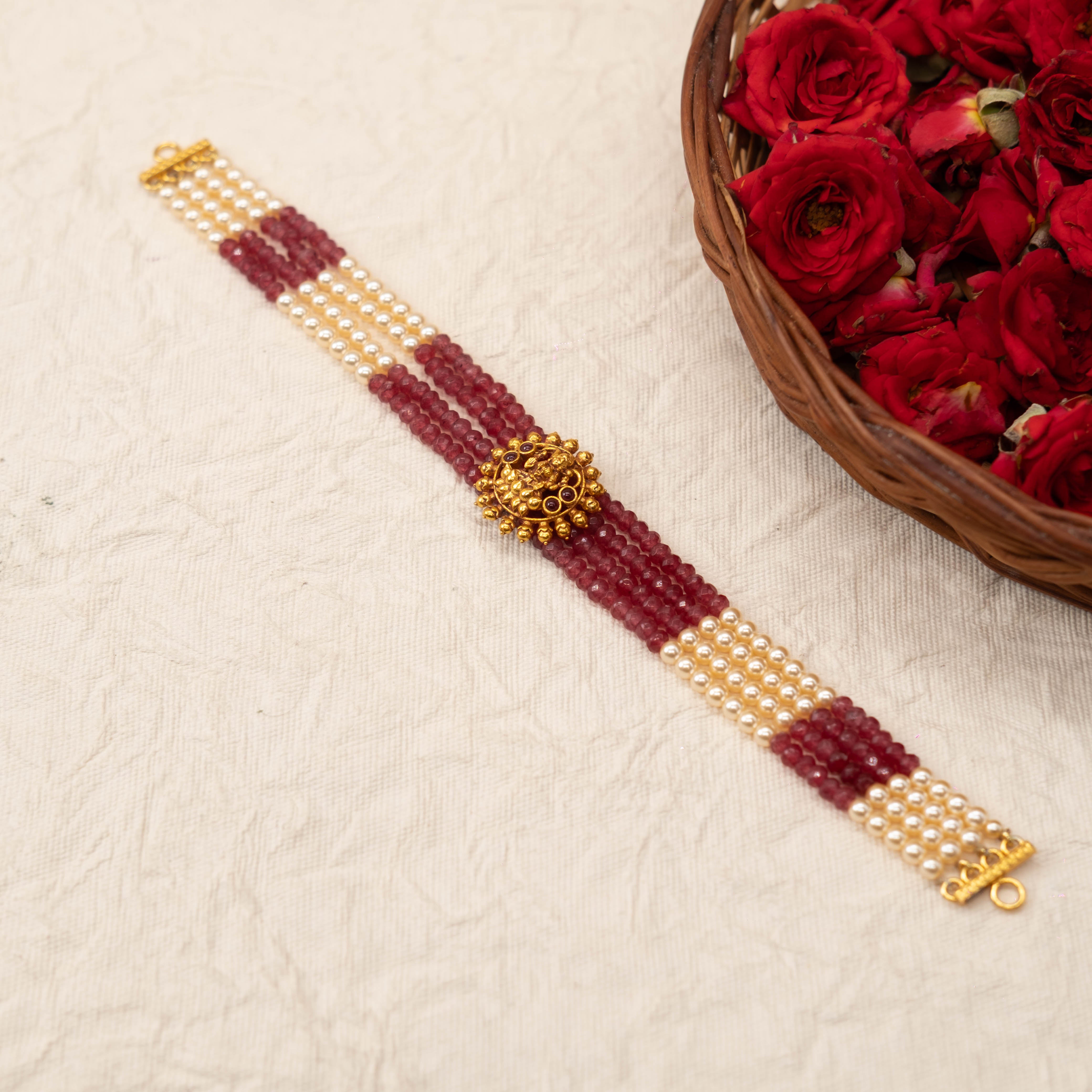 Veenika Nakaas Choker