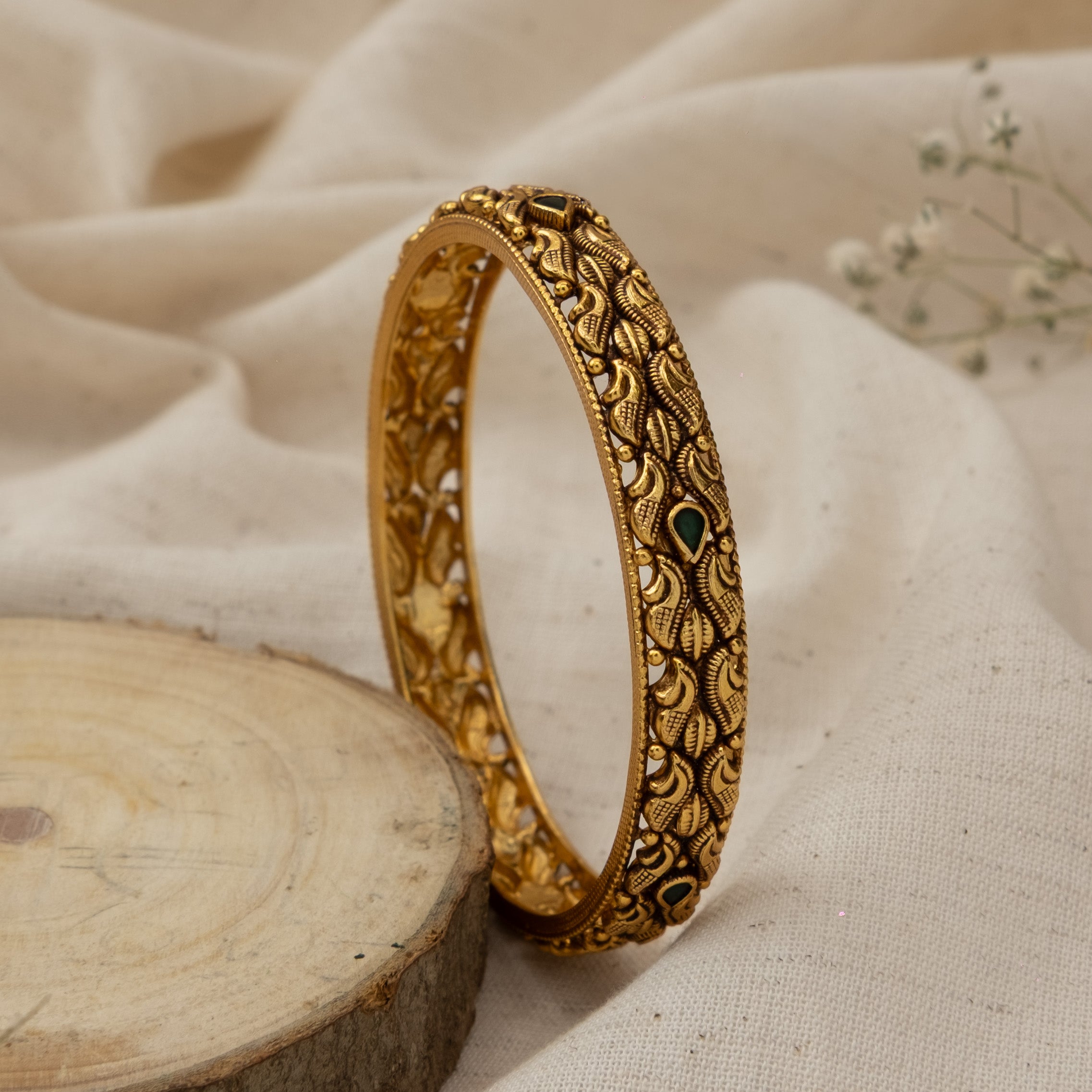 Devanshi Nakaas Bangles