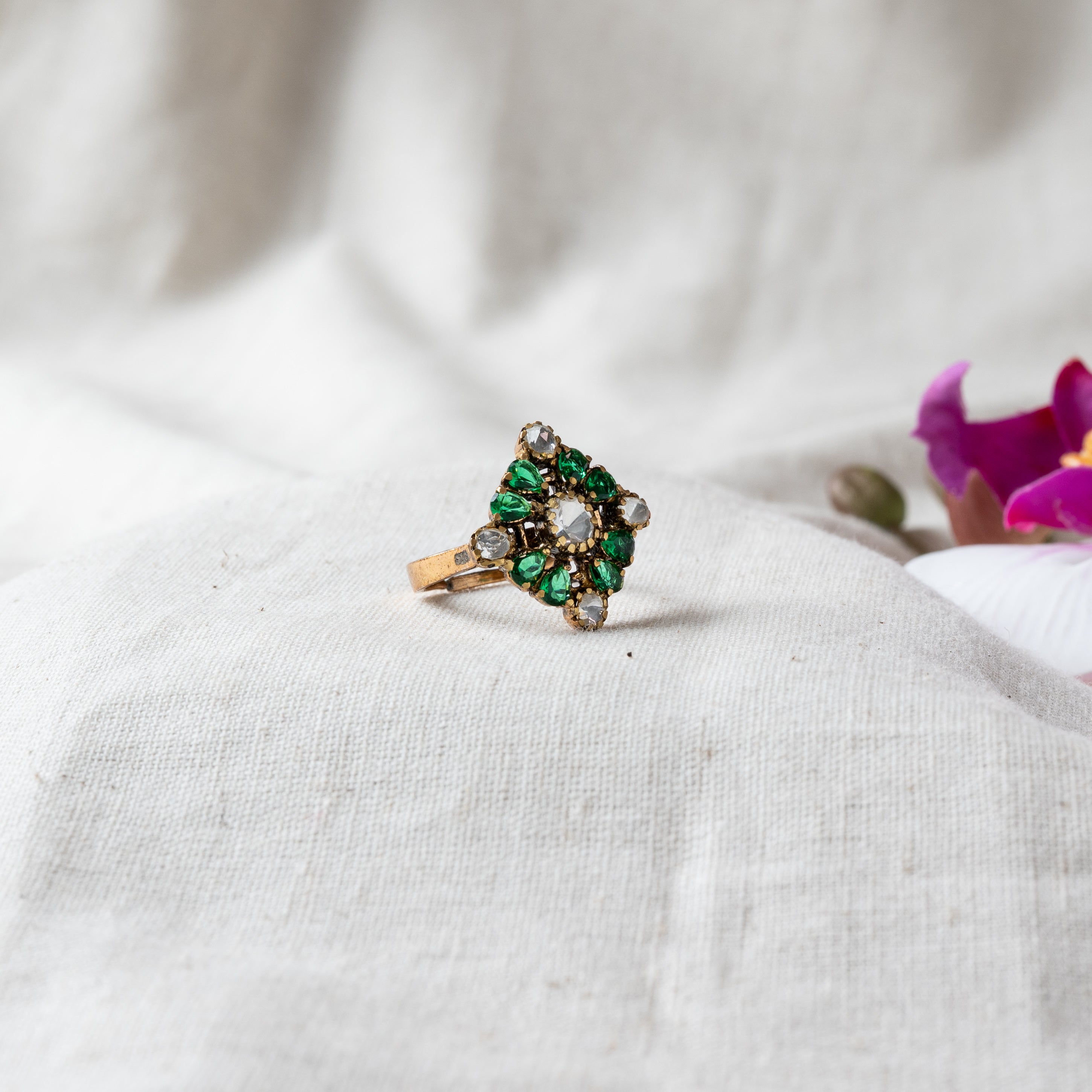Victorian ring with pear cut emeralds around a rose cut white stone in gold plated 925 silver