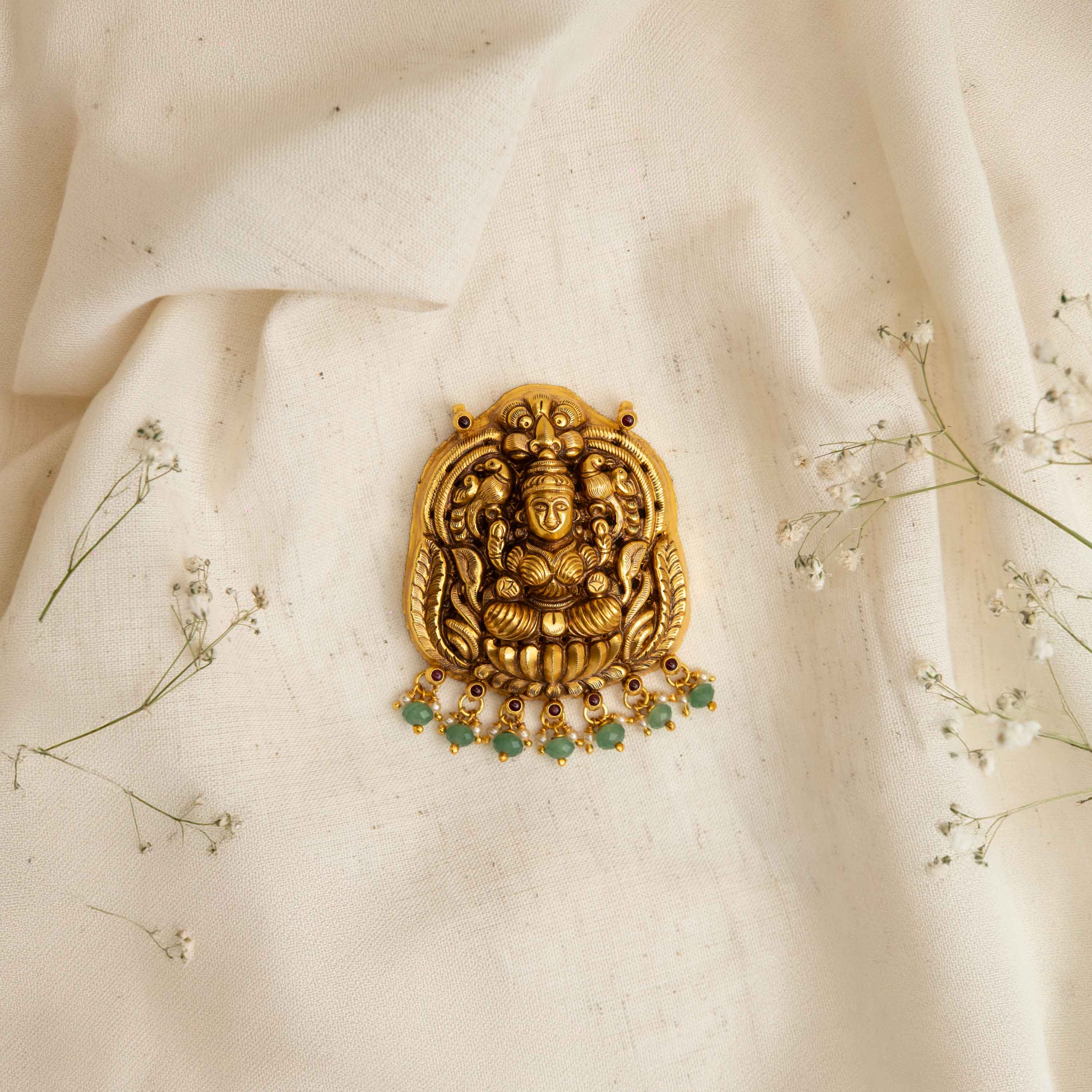 Vaibhavi Nakaas Pendant
