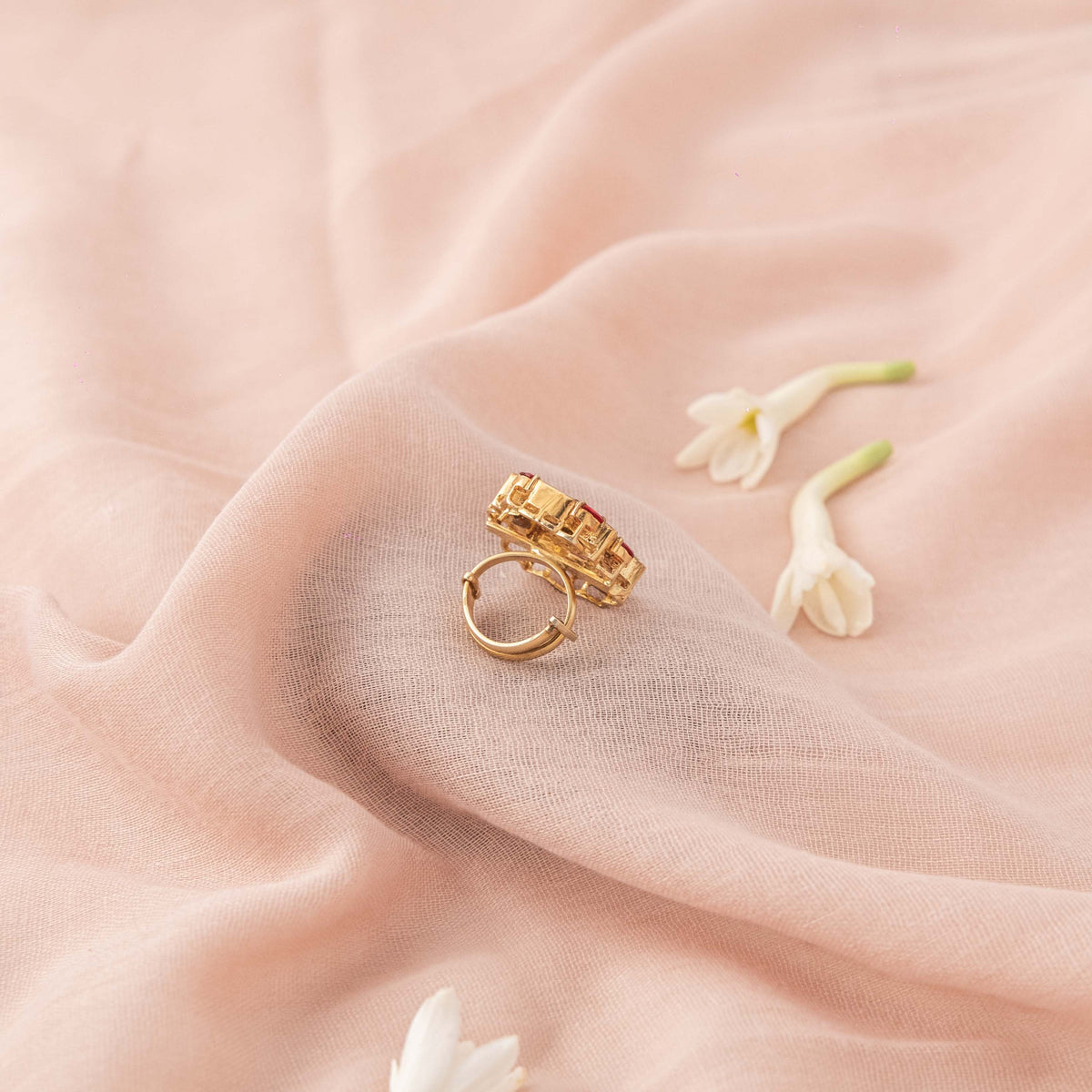 Long marquise face and open adjustable band seen from the side, gold plated 925 silver
