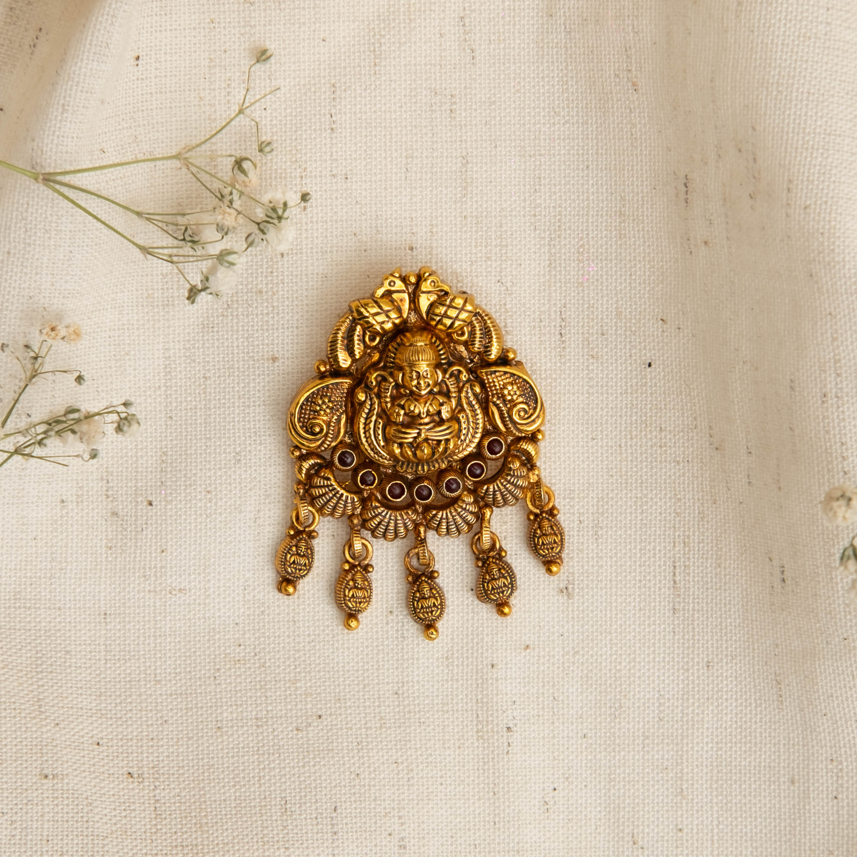 Devika Nakaas Pendant