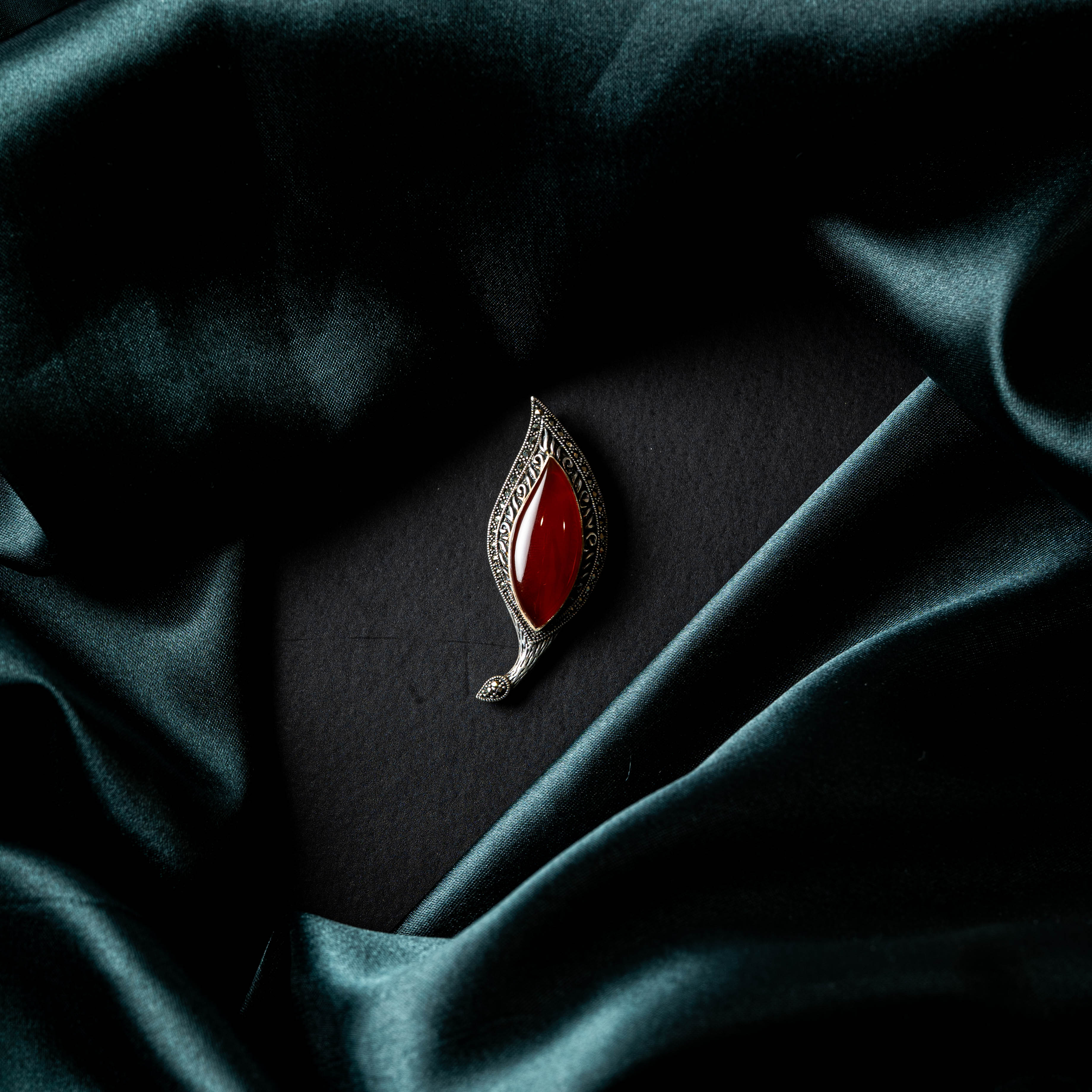 Back of the paisley brooch showing the plain silver reverse and pin fitting