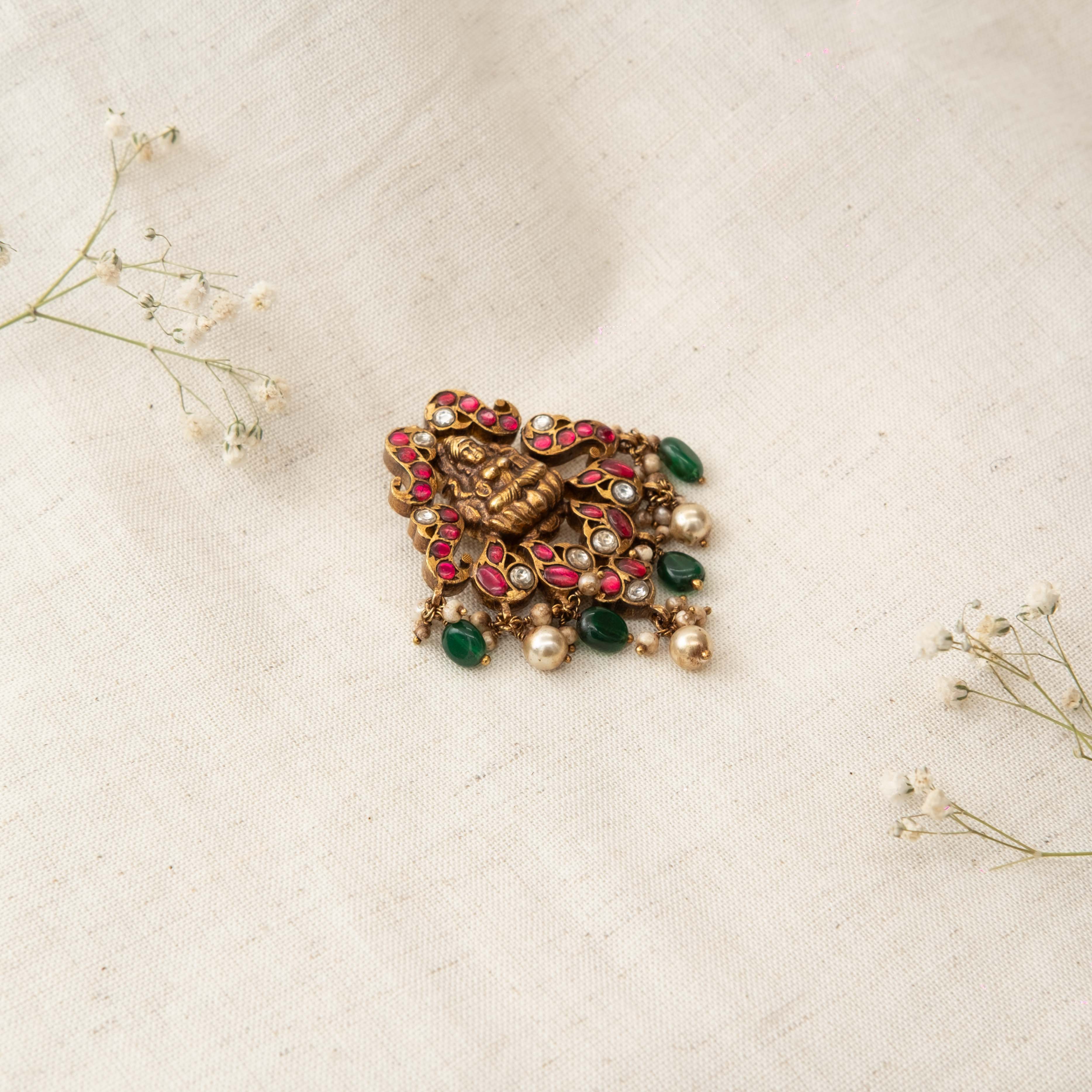 Vaidehi Nakaas Pendant