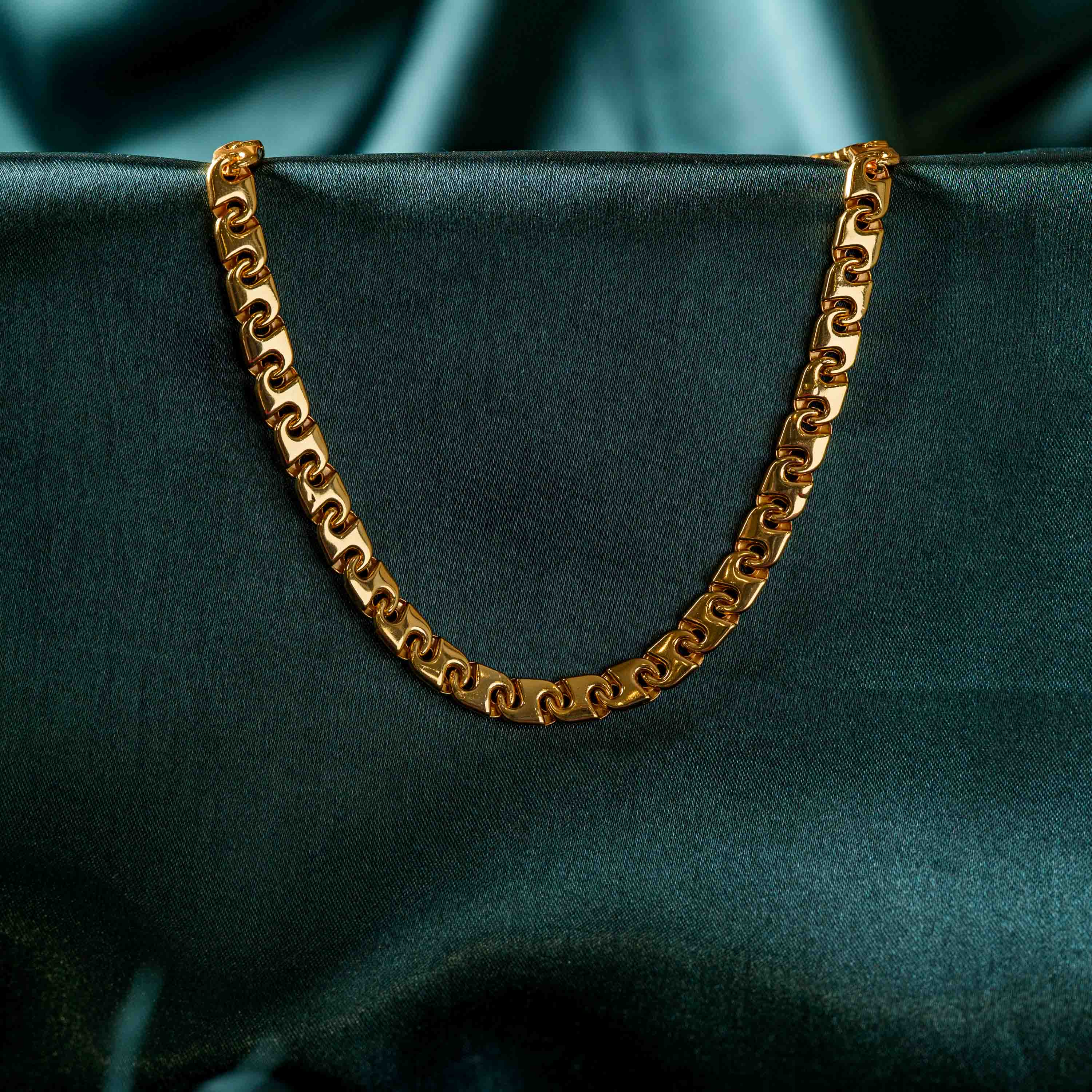 Scroll link neckchain for men in gold plated 925 silver with a lobster clasp