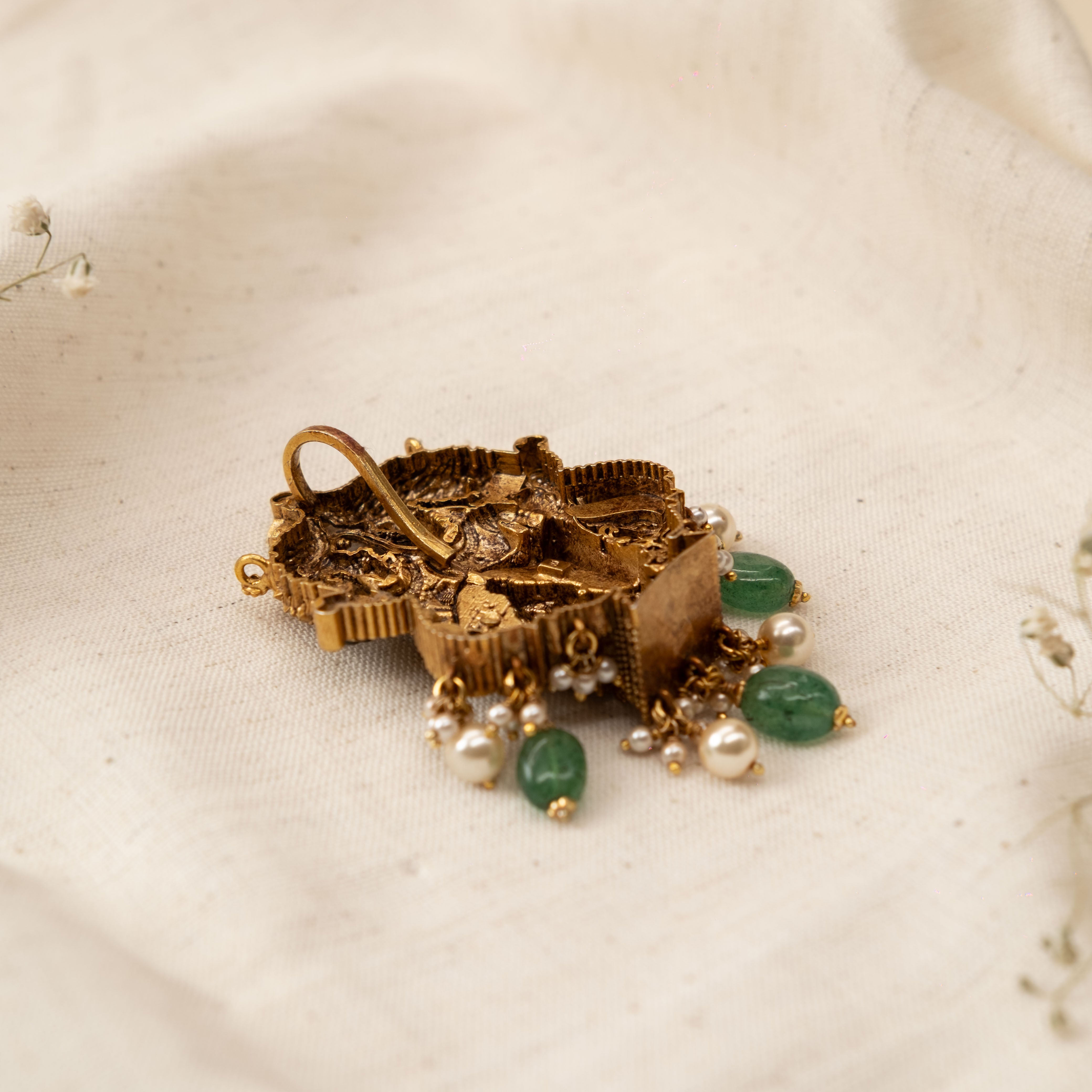 Rajvika Nakaas Pendant