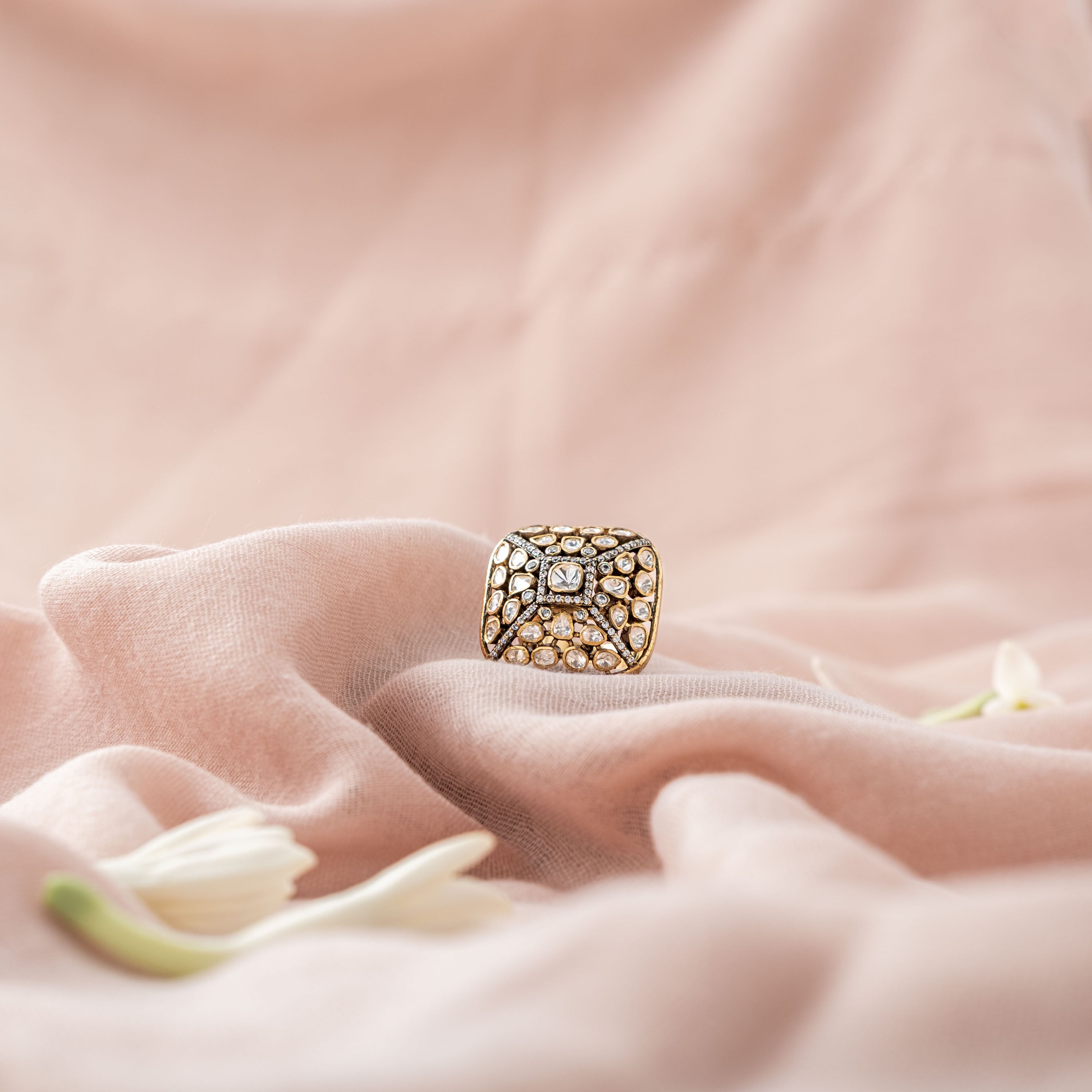 Surmayi Victorian Ring