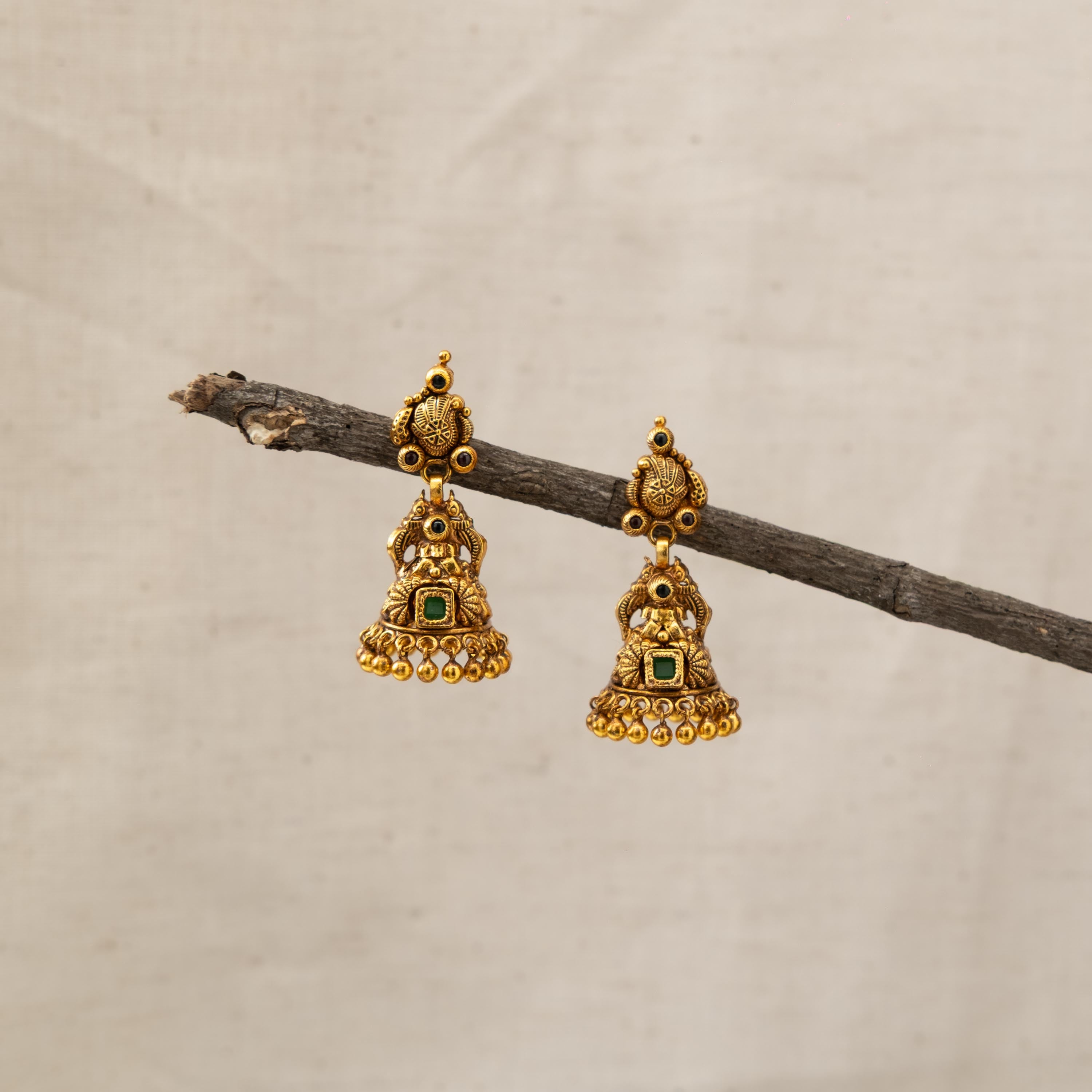 Aparajita Nakaas Jhumka