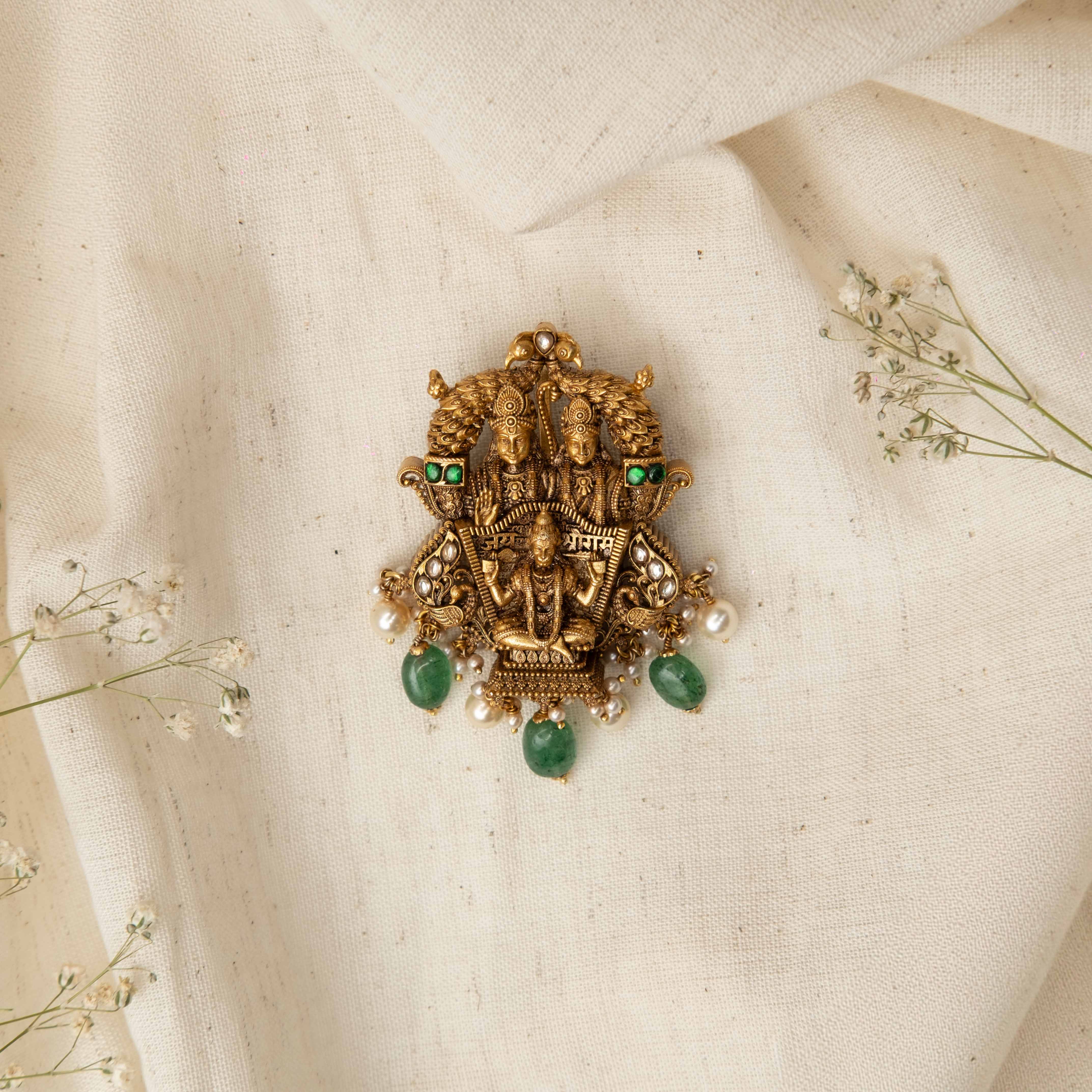 Rajvika Nakaas Pendant