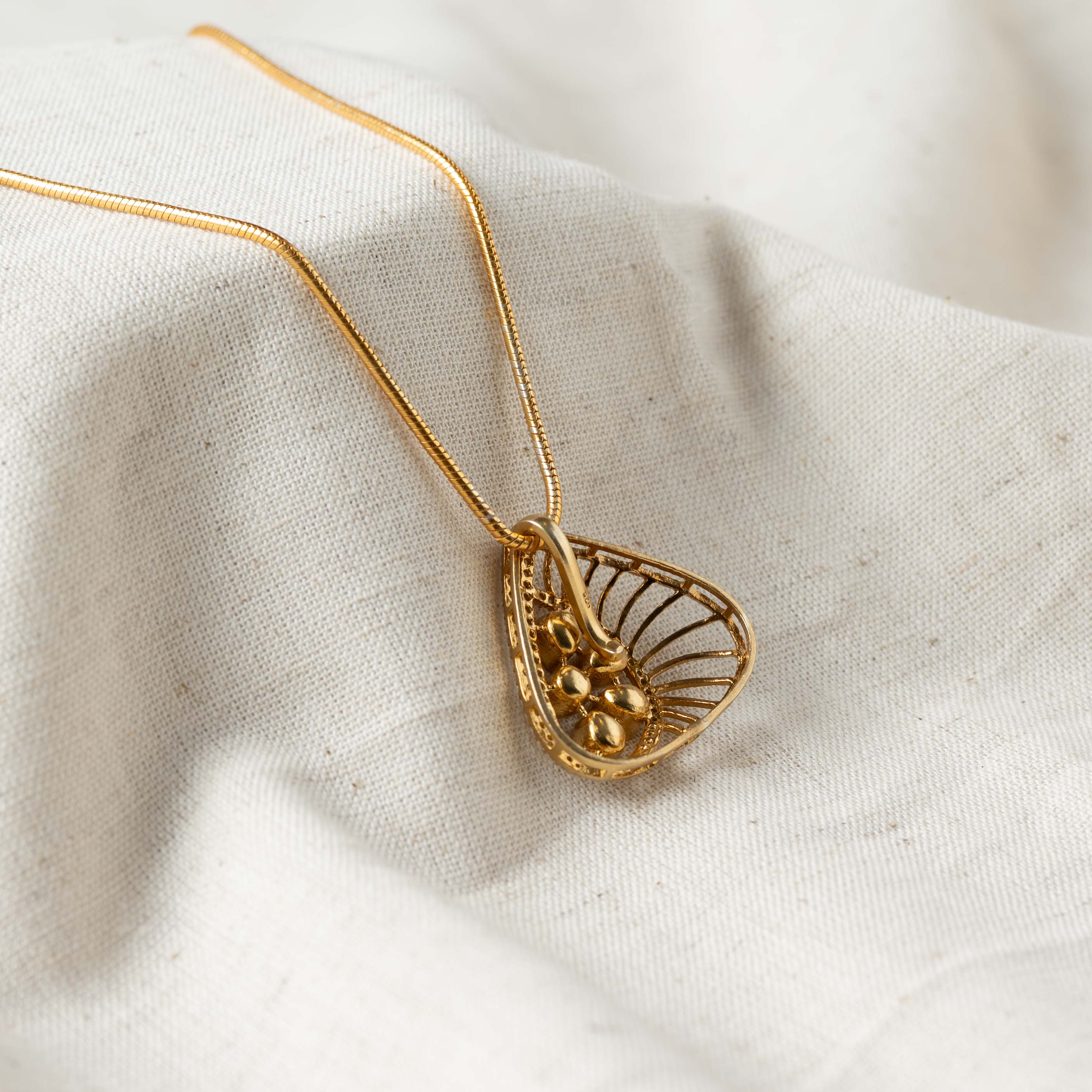 Maira Victorian Pendant