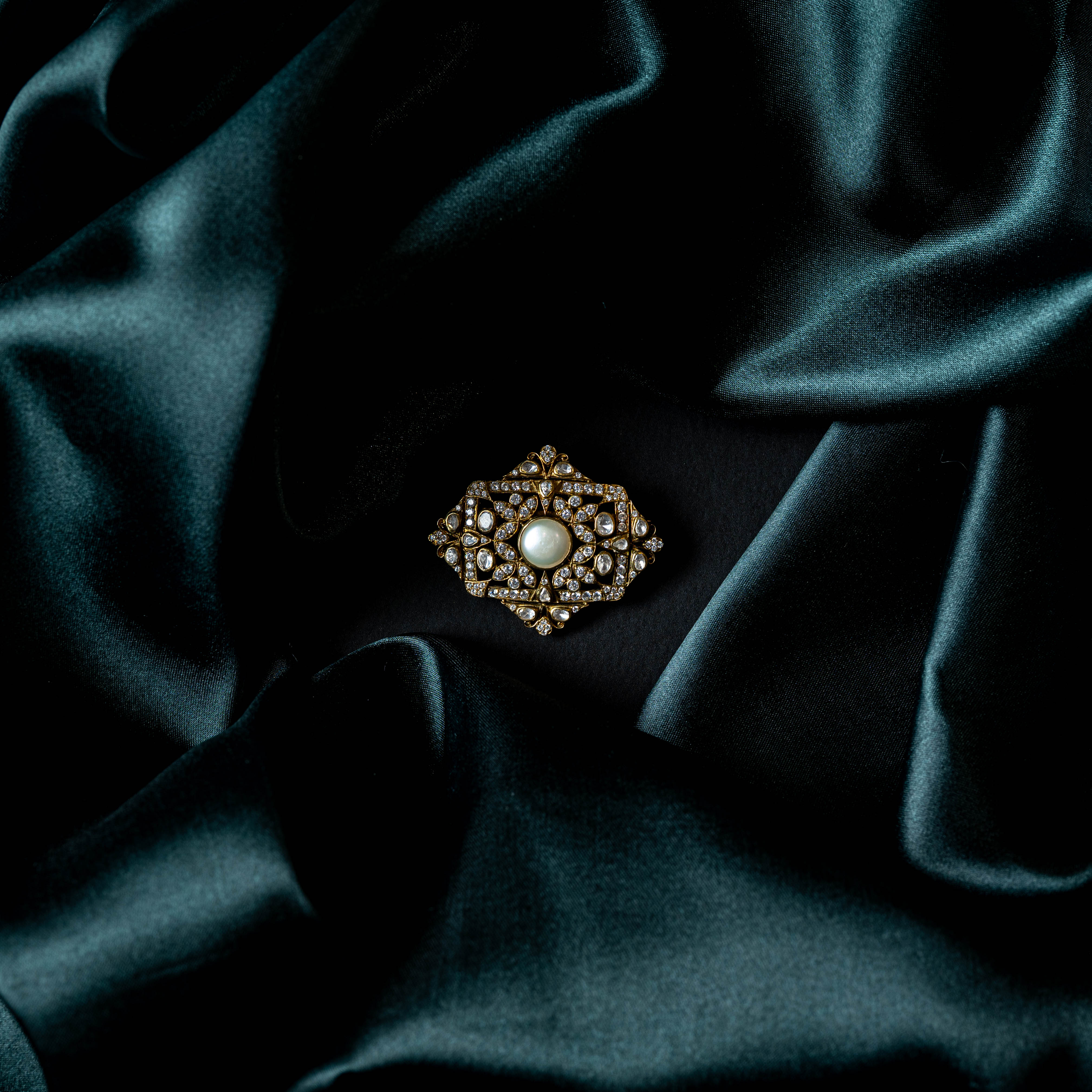 Back of the brooch with its pin fastening in Victorian plated 925 silver